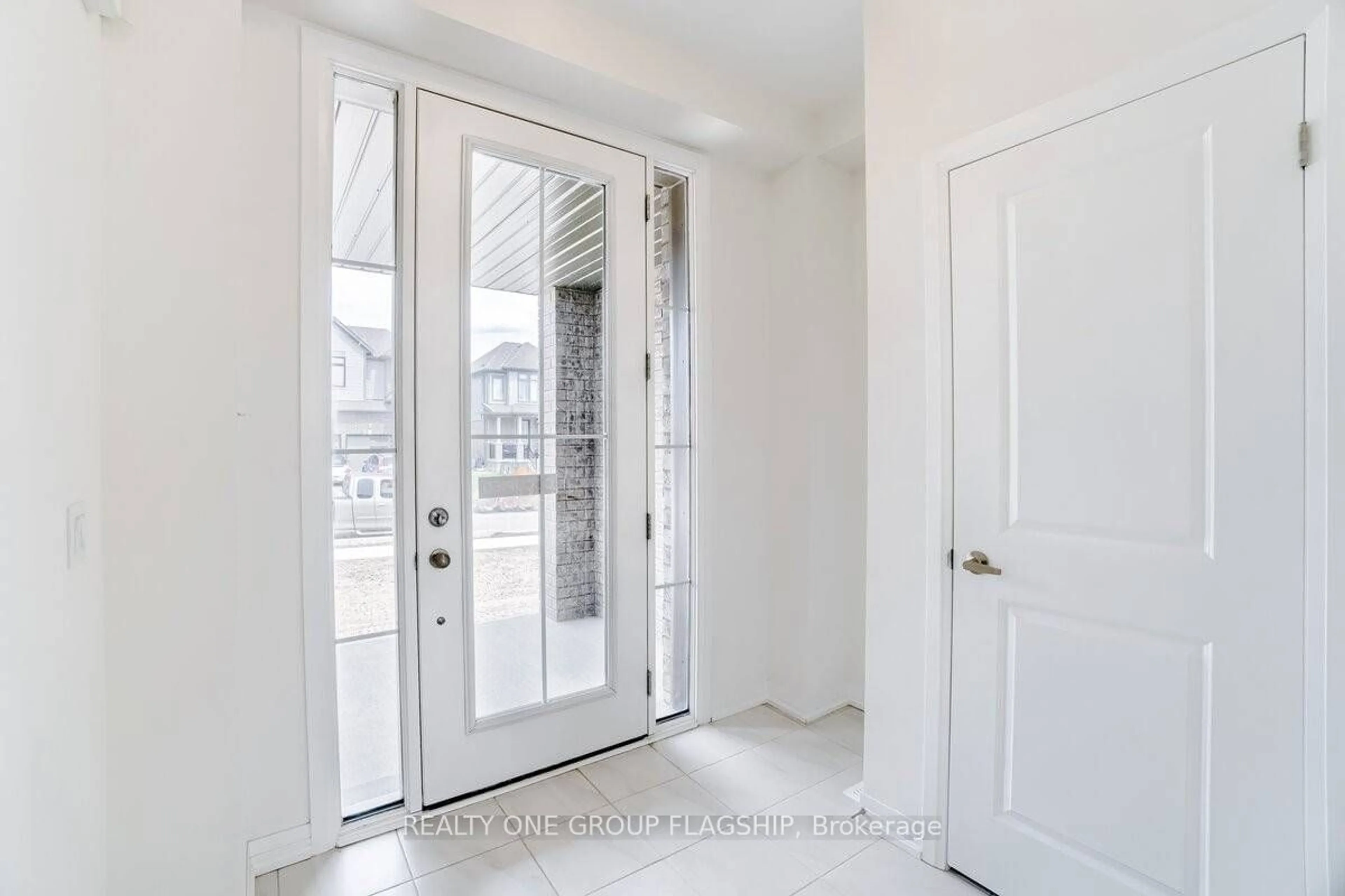 Indoor entryway for 269 Provident Way, Hamilton Ontario L0R 1W0