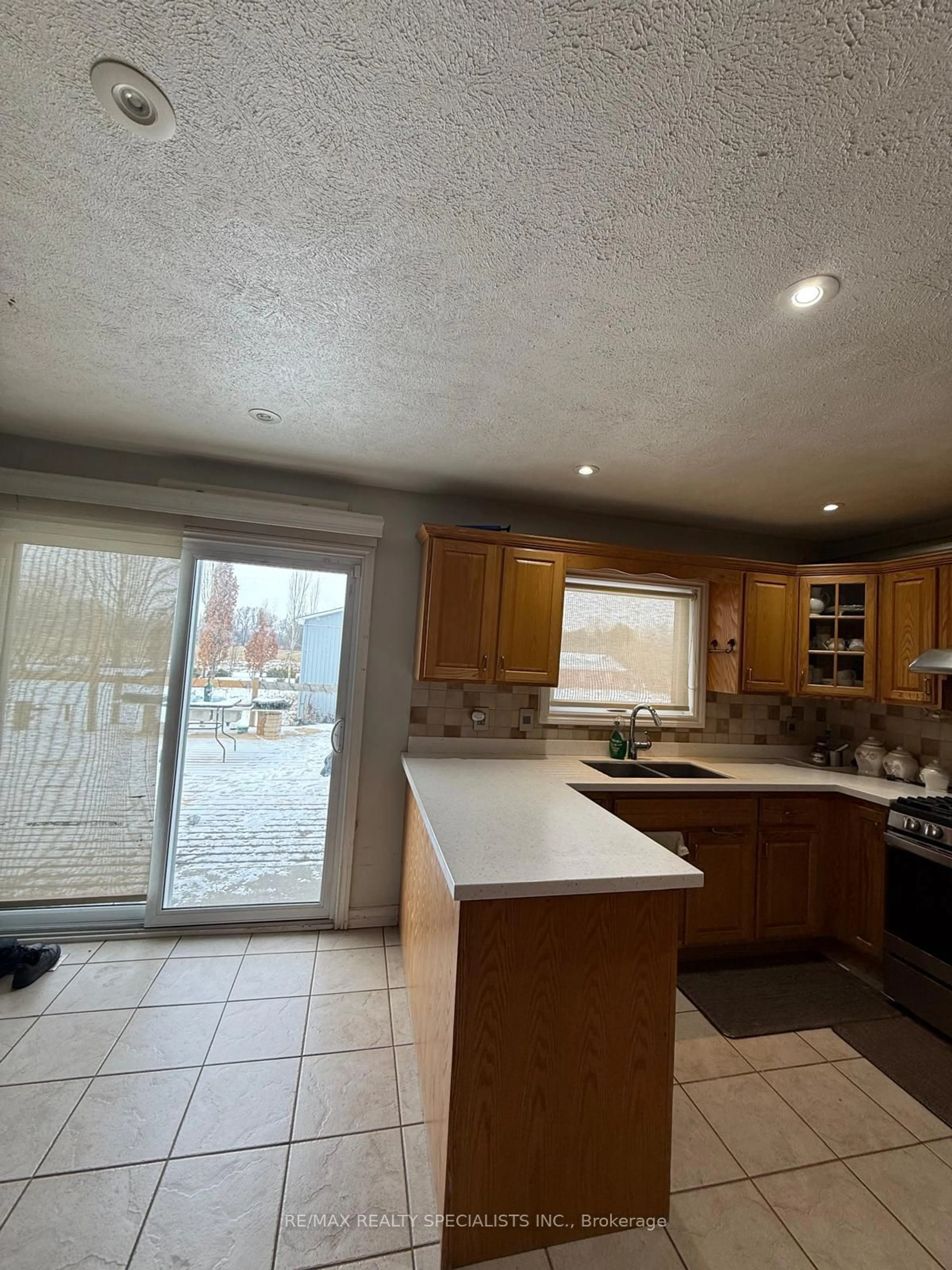 Open concept kitchen, unknown for 481 Middle Townline Rd, Brant Ontario N0E 1A0