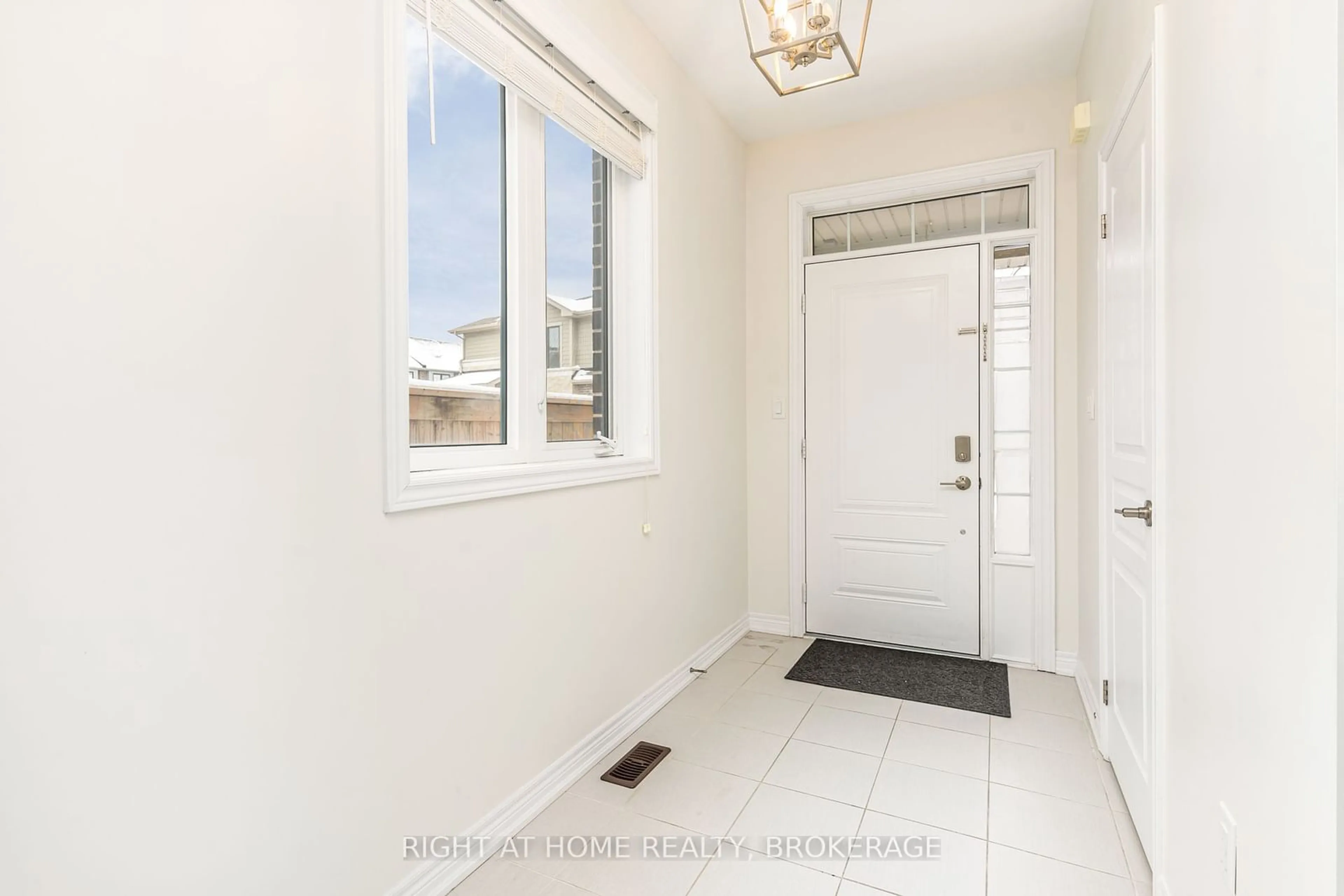 Indoor entryway for 1890 Rymal Rd #180, Hamilton Ontario L0R 1P0