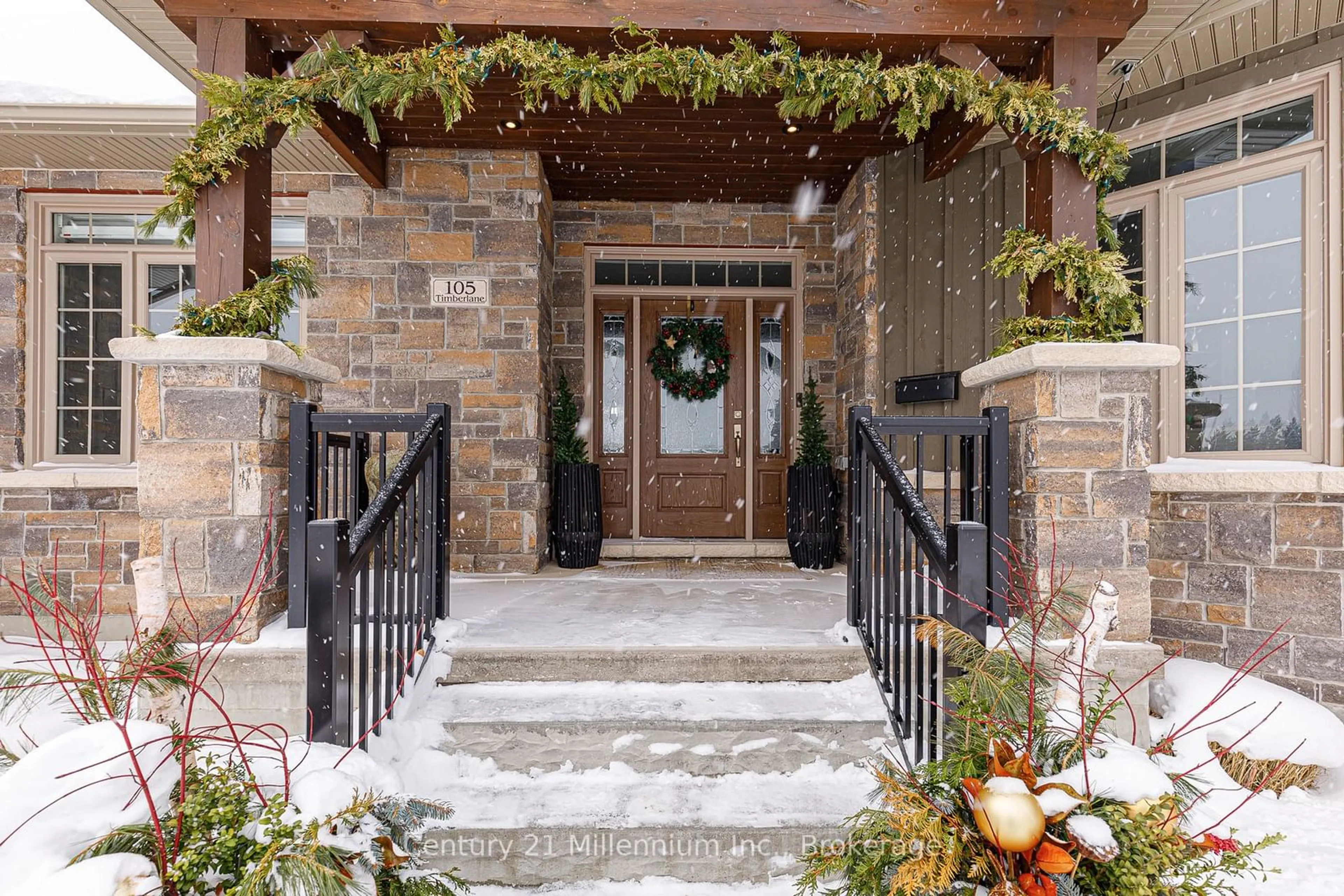 Indoor entryway for 105 Timber Lane, Blue Mountains Ontario N0H 2P0