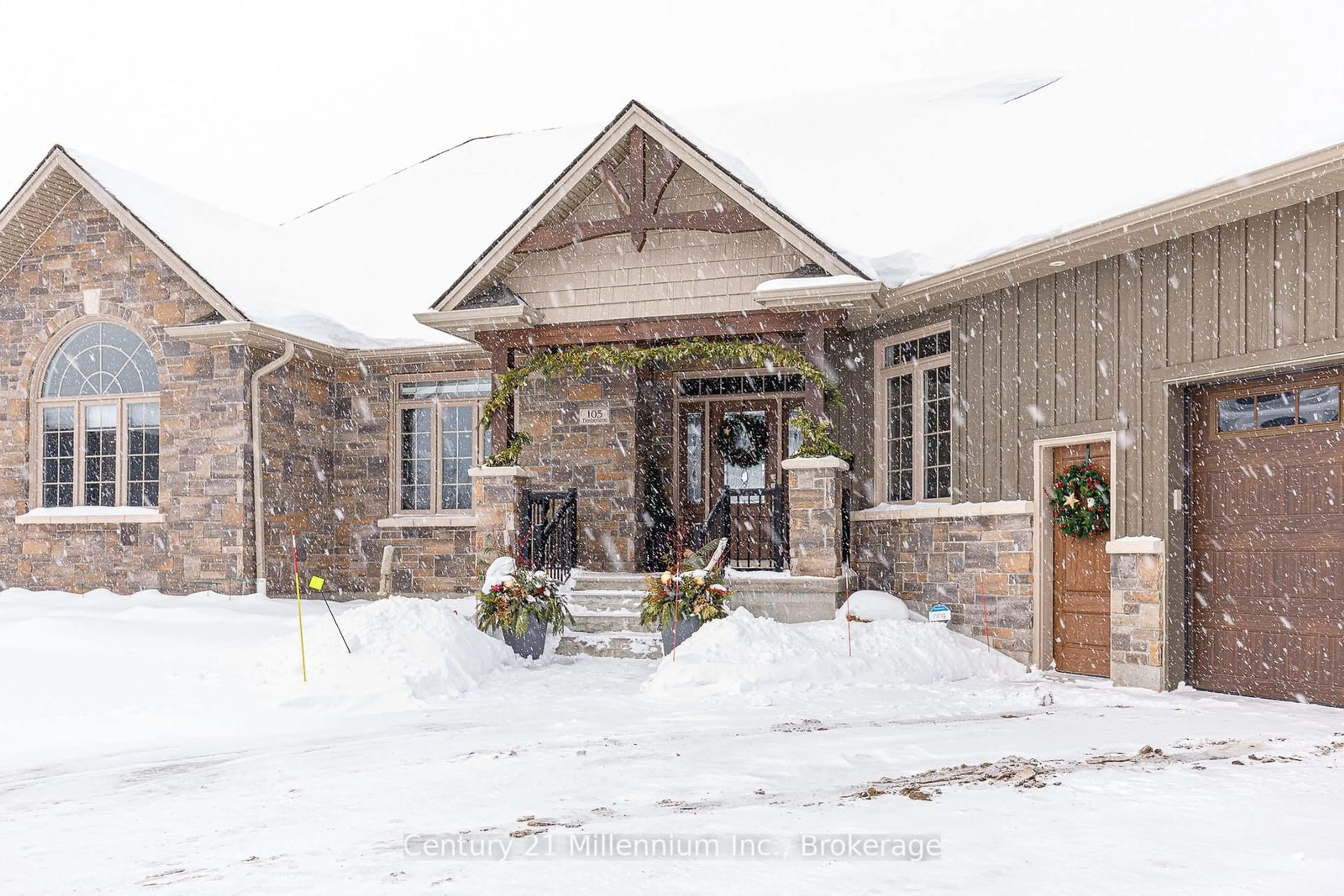 Indoor foyer for 105 Timber Lane, Blue Mountains Ontario N0H 2P0