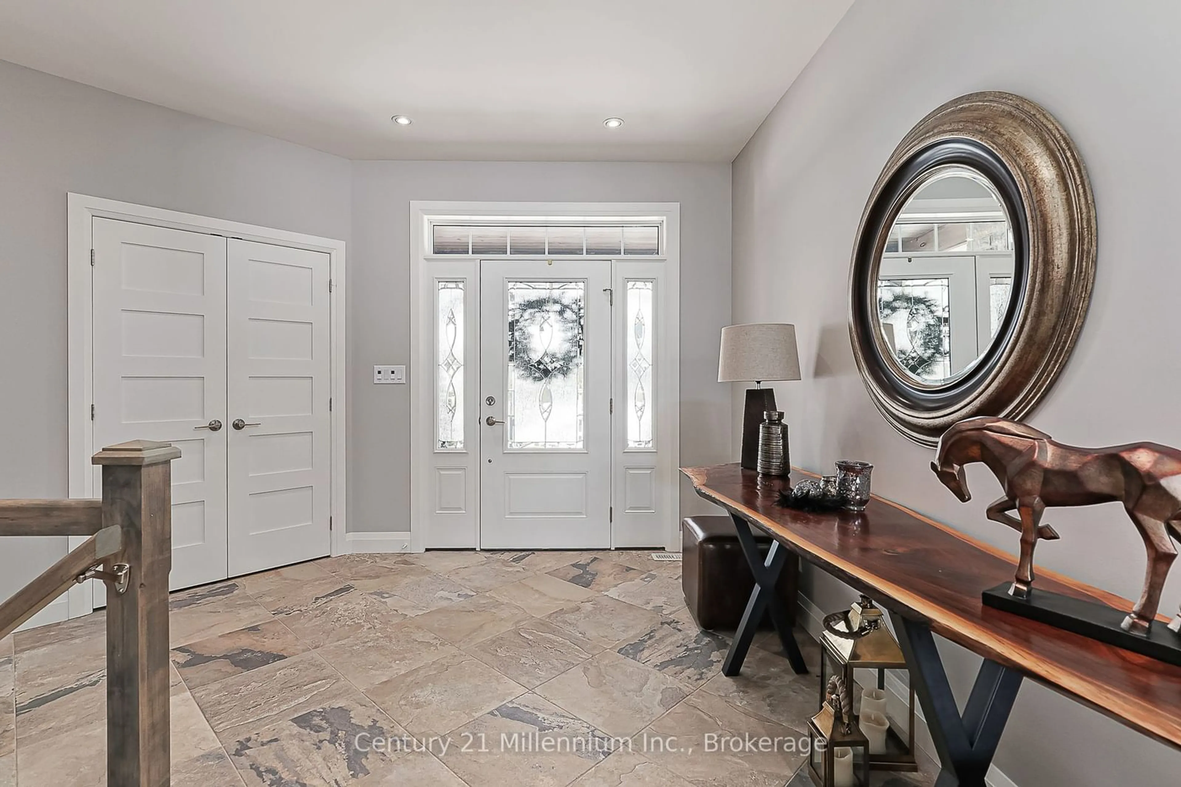 Indoor entryway for 105 Timber Lane, Blue Mountains Ontario N0H 2P0