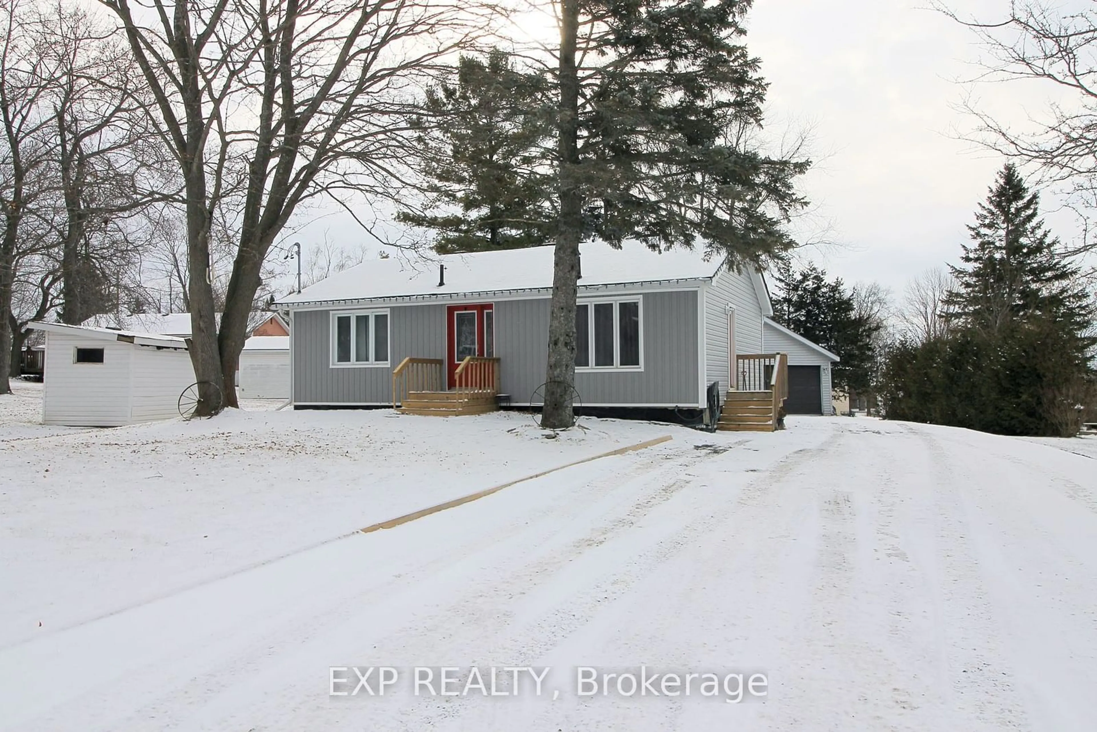 A pic from outside/outdoor area/front of a property/back of a property/a pic from drone, street for 285 Academy St, Loyalist Ontario K0H 1G0