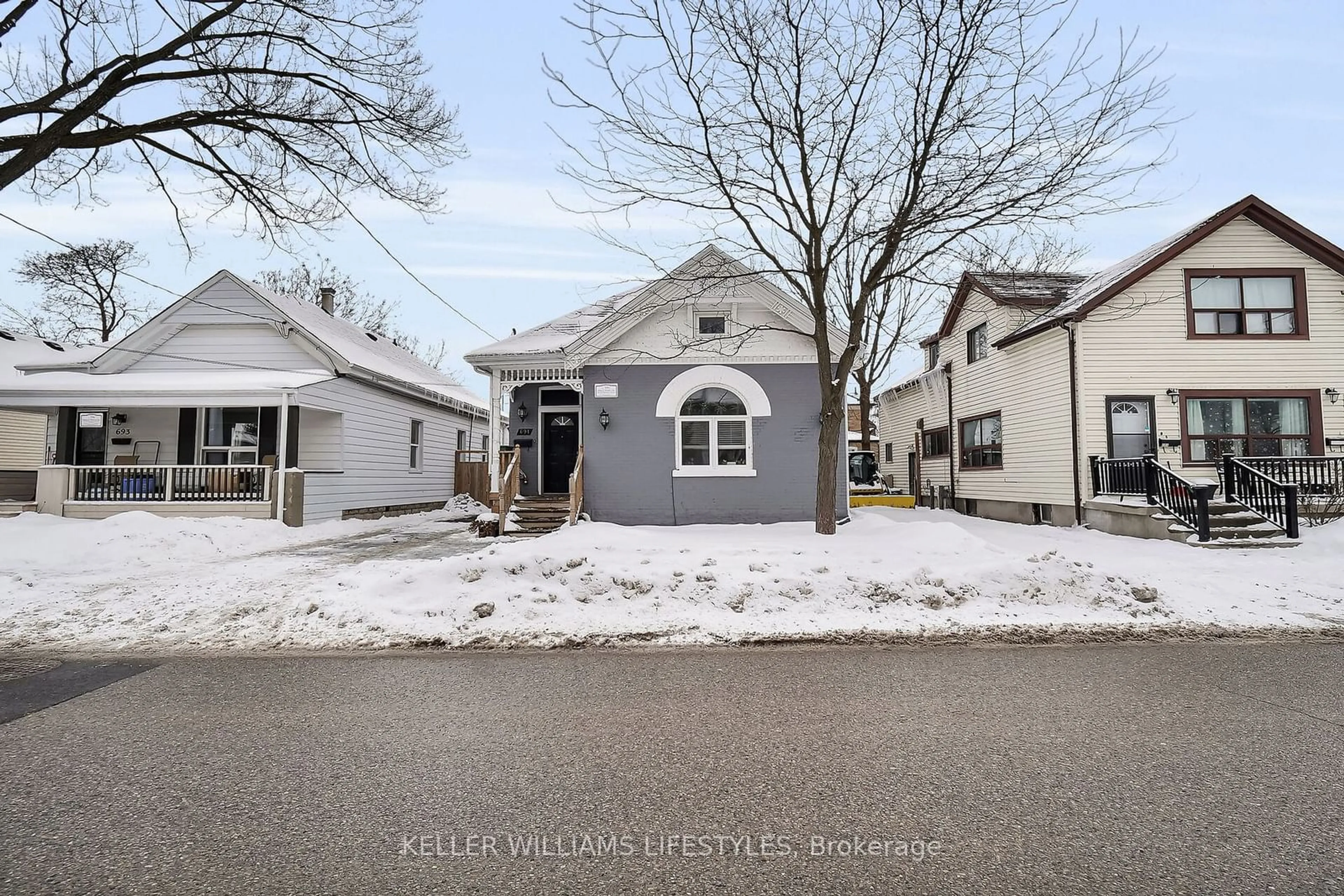 A pic from outside/outdoor area/front of a property/back of a property/a pic from drone, street for 691 Little Grey St, London Ontario N5Z 1N9