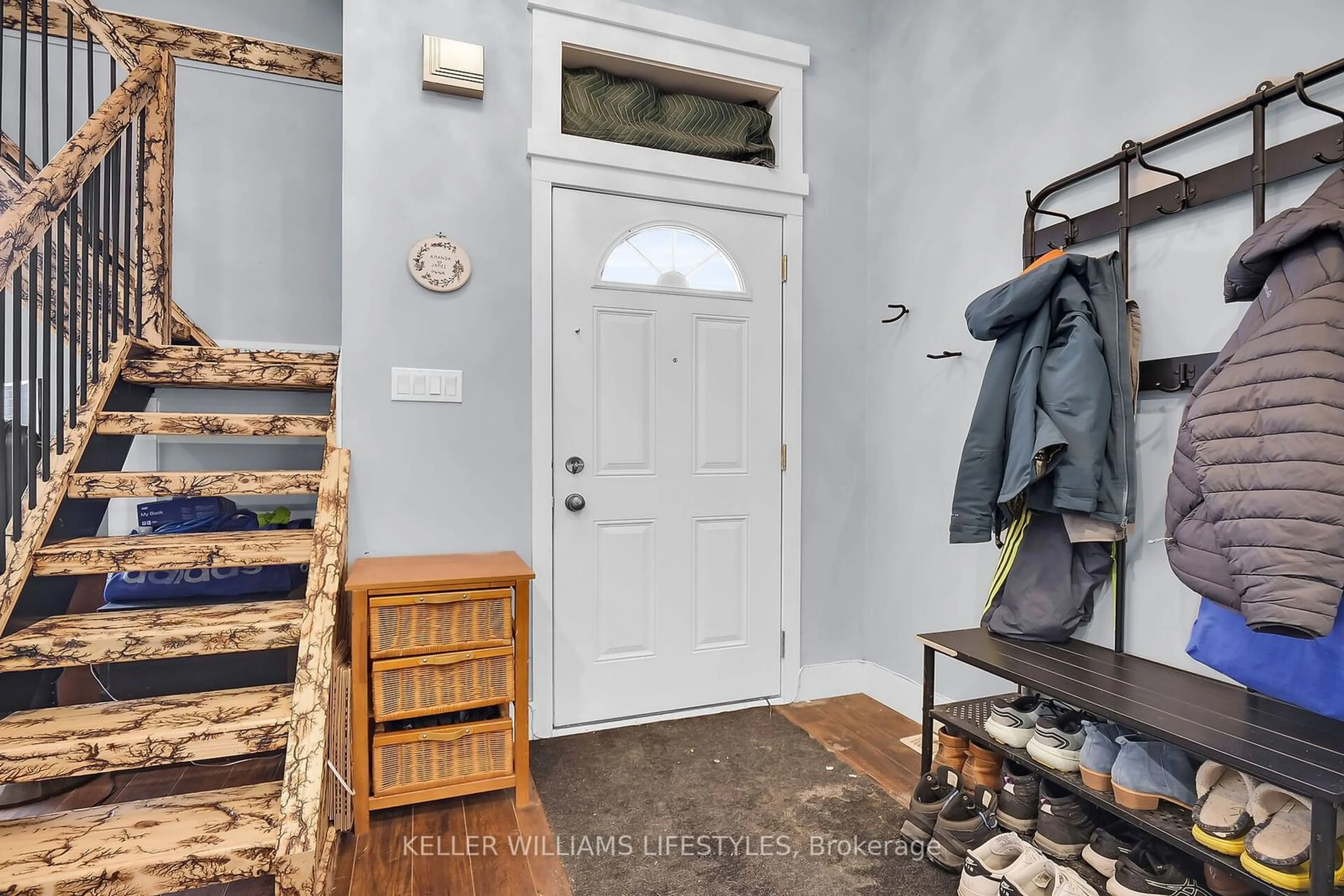 Indoor entryway for 691 Little Grey St, London Ontario N5Z 1N9