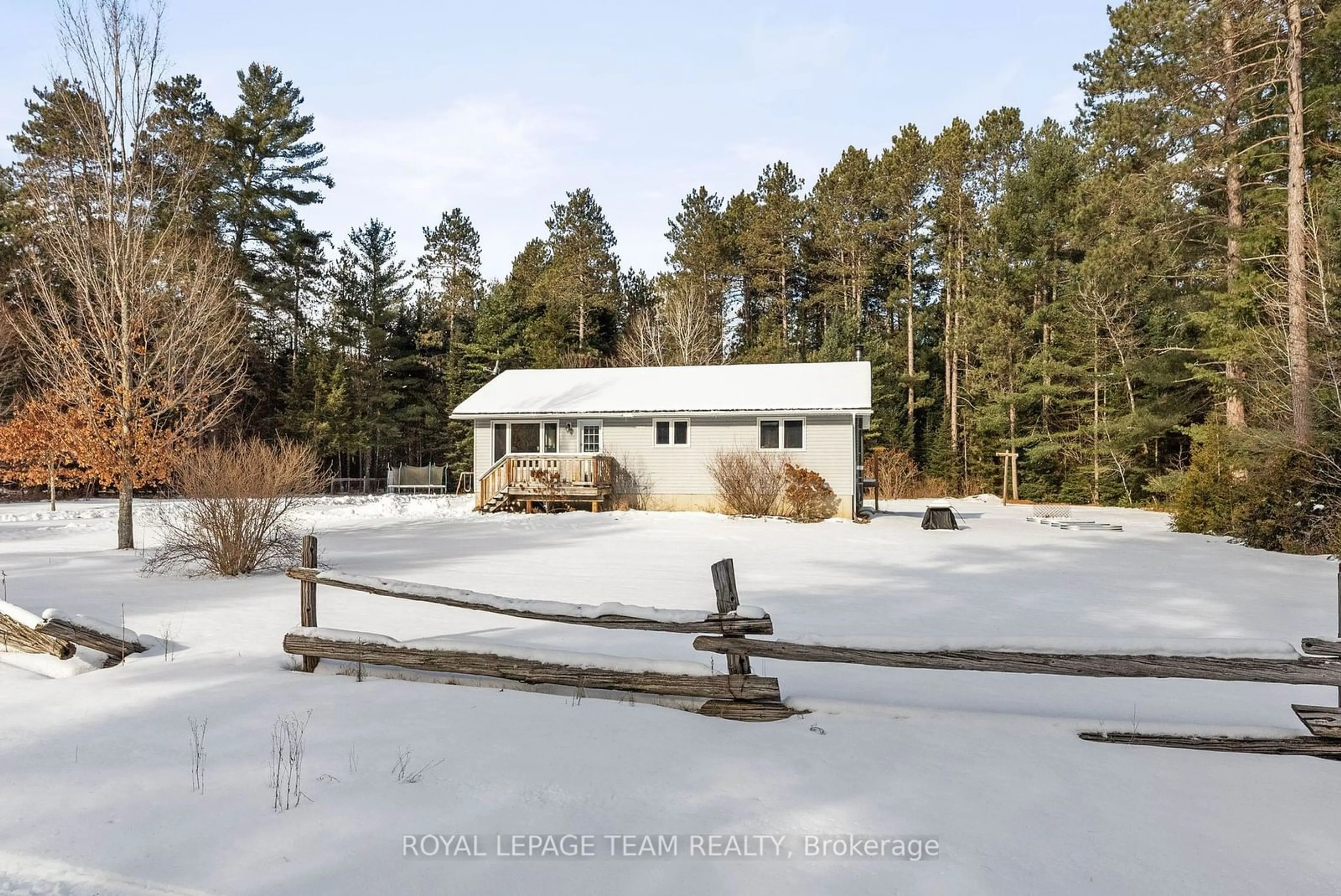 A pic from outside/outdoor area/front of a property/back of a property/a pic from drone, water/lake/river/ocean view for 522 Pine St, Greater Madawaska Ontario K0J 2R0