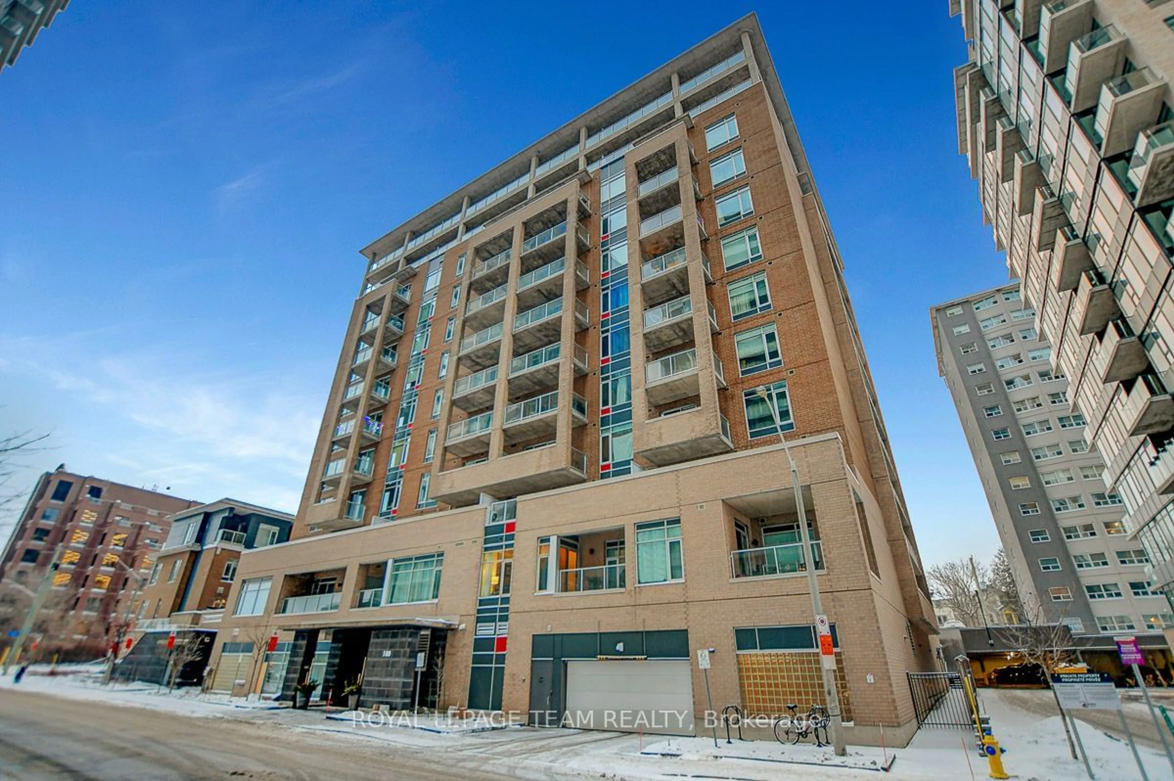 Indoor foyer for 100 Champagne Ave #709, Dows Lake - Civic Hospital and Area Ontario K1S 4P4