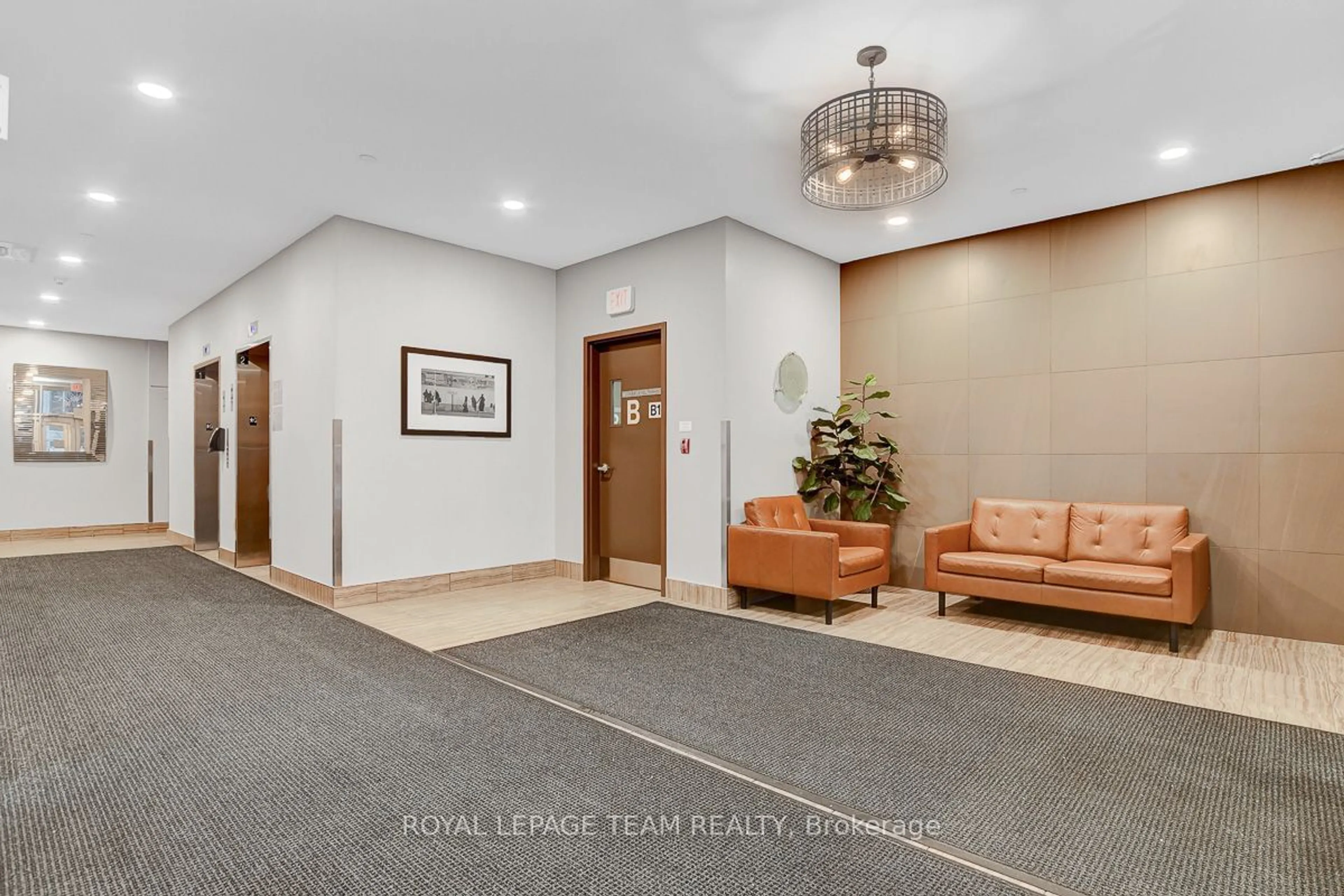 Lobby for 100 Champagne Ave #709, Dows Lake - Civic Hospital and Area Ontario K1S 4P4