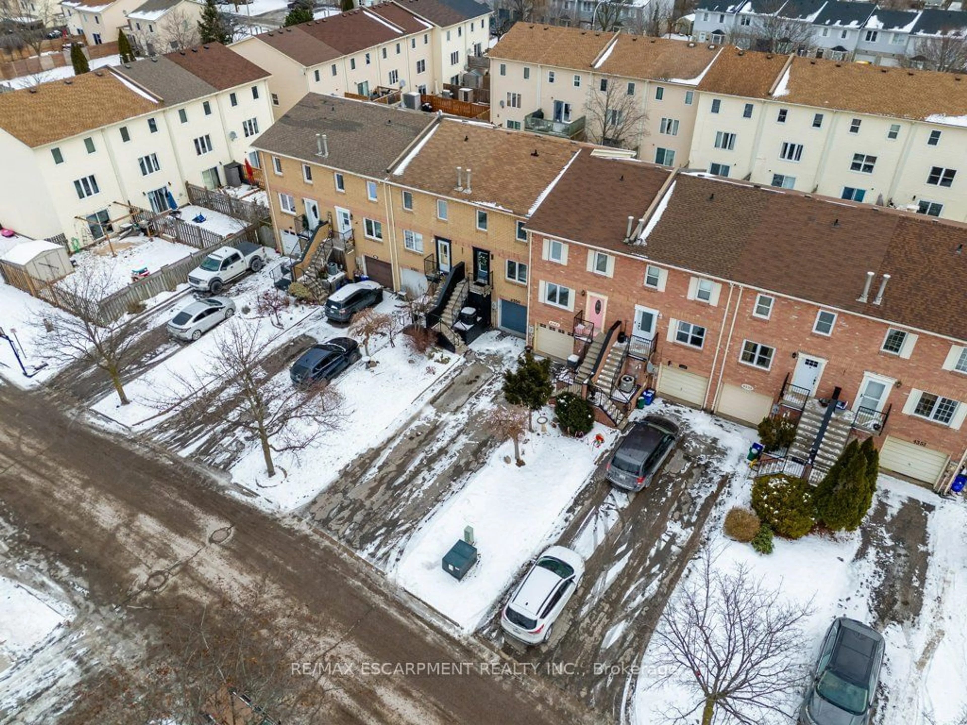 A pic from outside/outdoor area/front of a property/back of a property/a pic from drone, unknown for 4357 Arejay Ave, Lincoln Ontario L2J 0P4