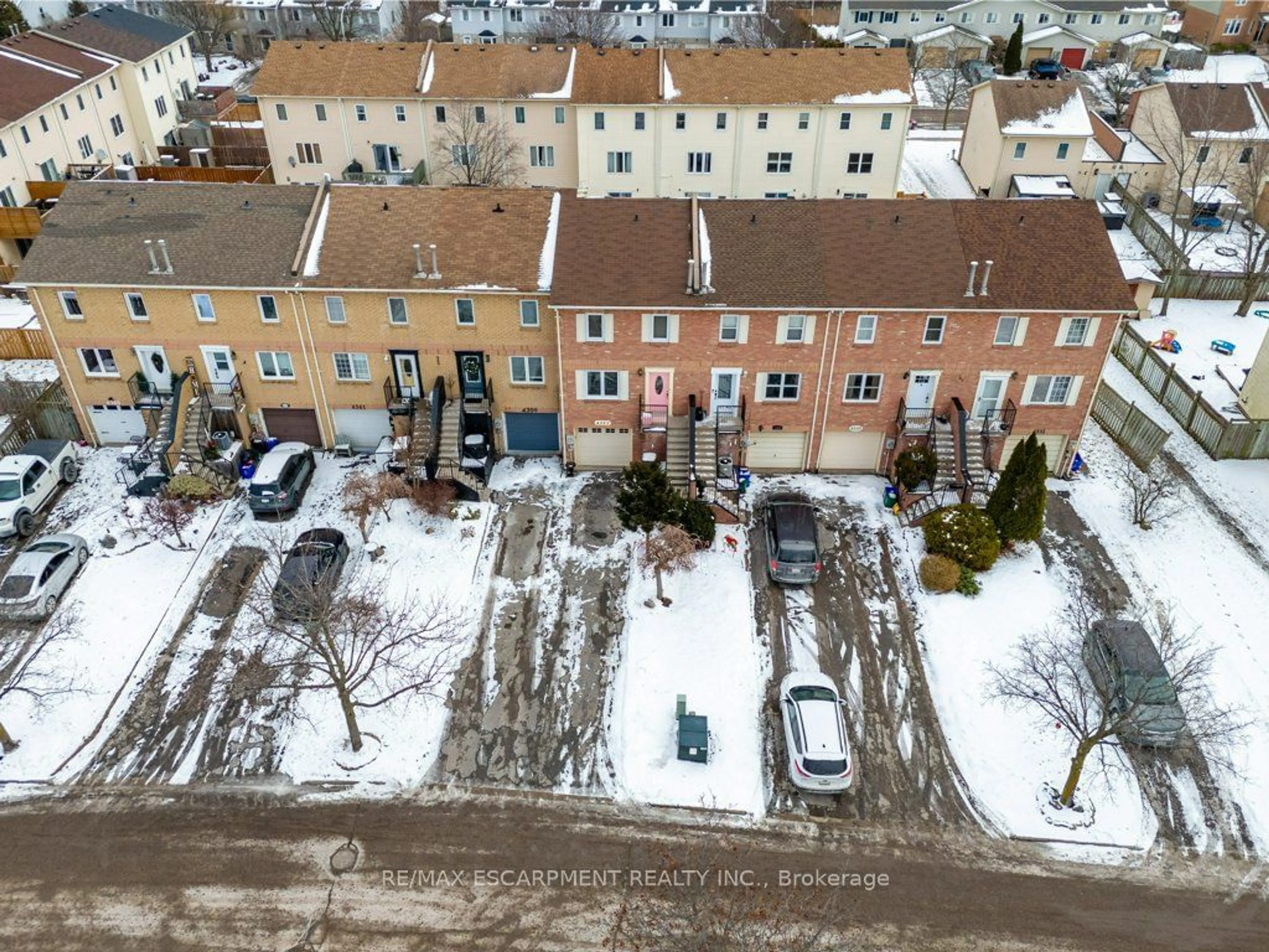 A pic from outside/outdoor area/front of a property/back of a property/a pic from drone, street for 4357 Arejay Ave, Lincoln Ontario L2J 0P4