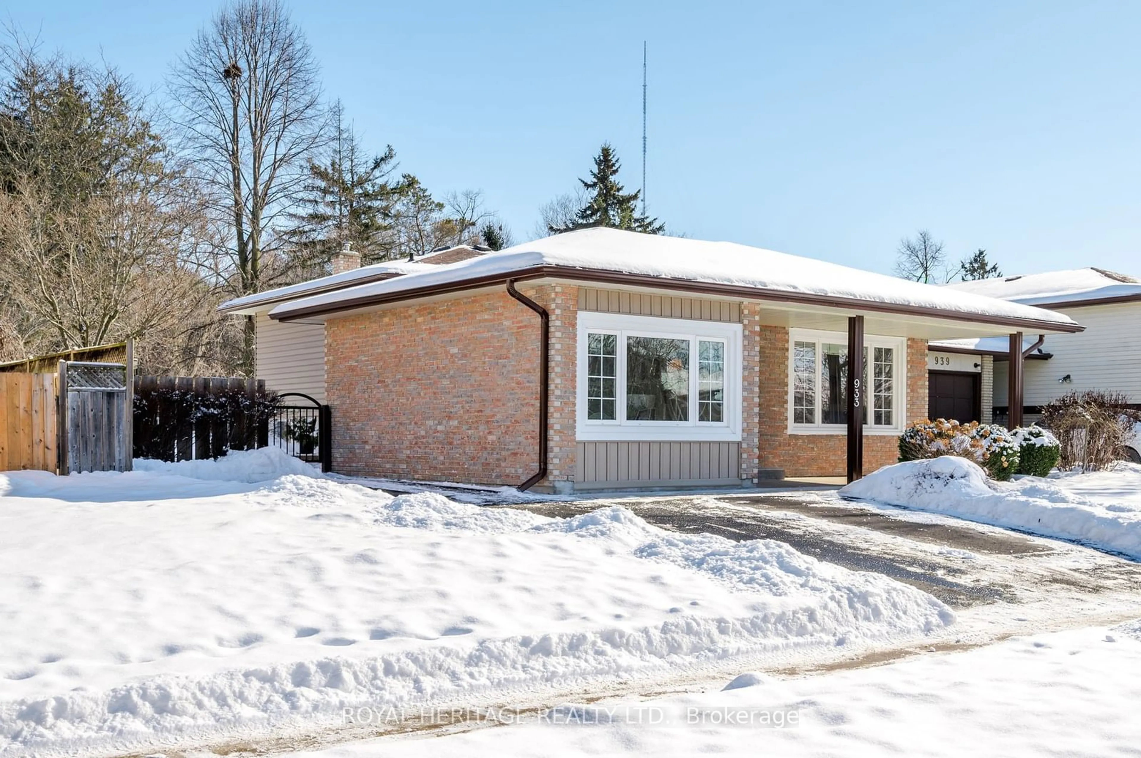 Home with brick exterior material, street for 933 Ashdale Cres, Peterborough Ontario K9H 7H6