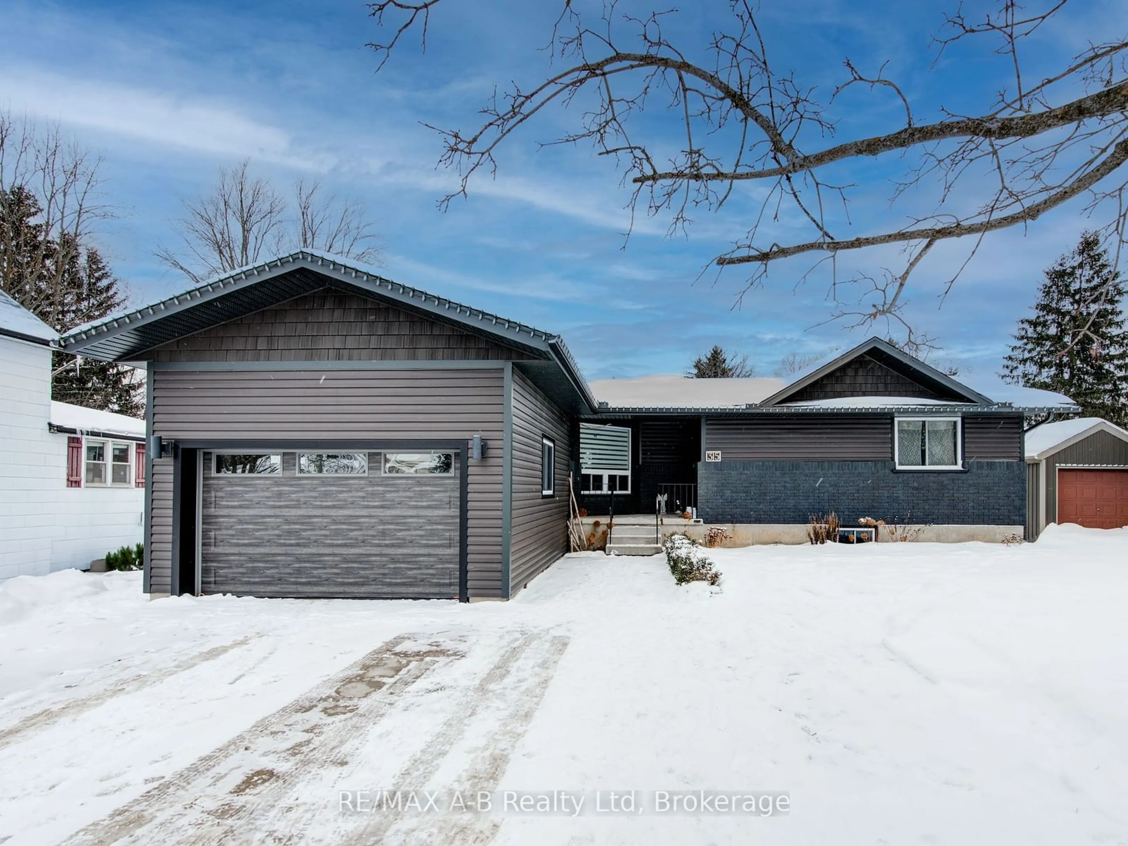 Home with vinyl exterior material, street for 35 Wellington St, East Zorra-Tavistock Ontario N0B 2R0