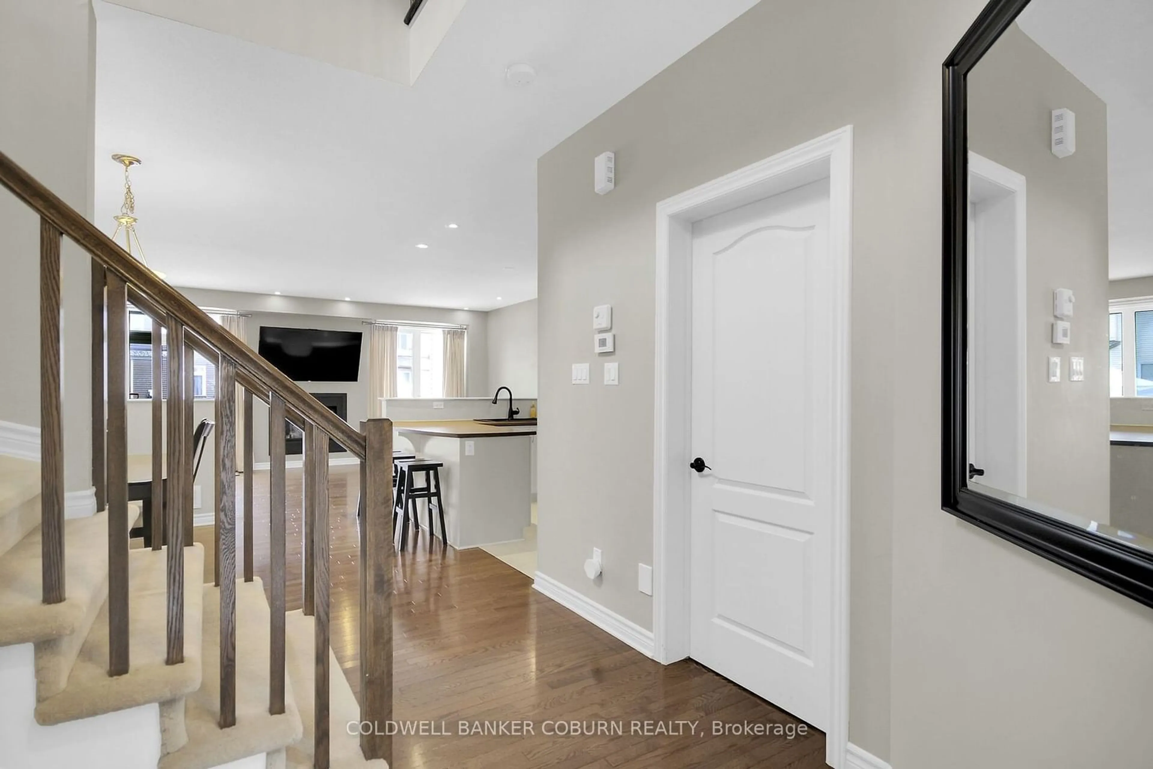 Indoor entryway for 204 Broxburn Cres, Barrhaven Ontario K2J 0N7