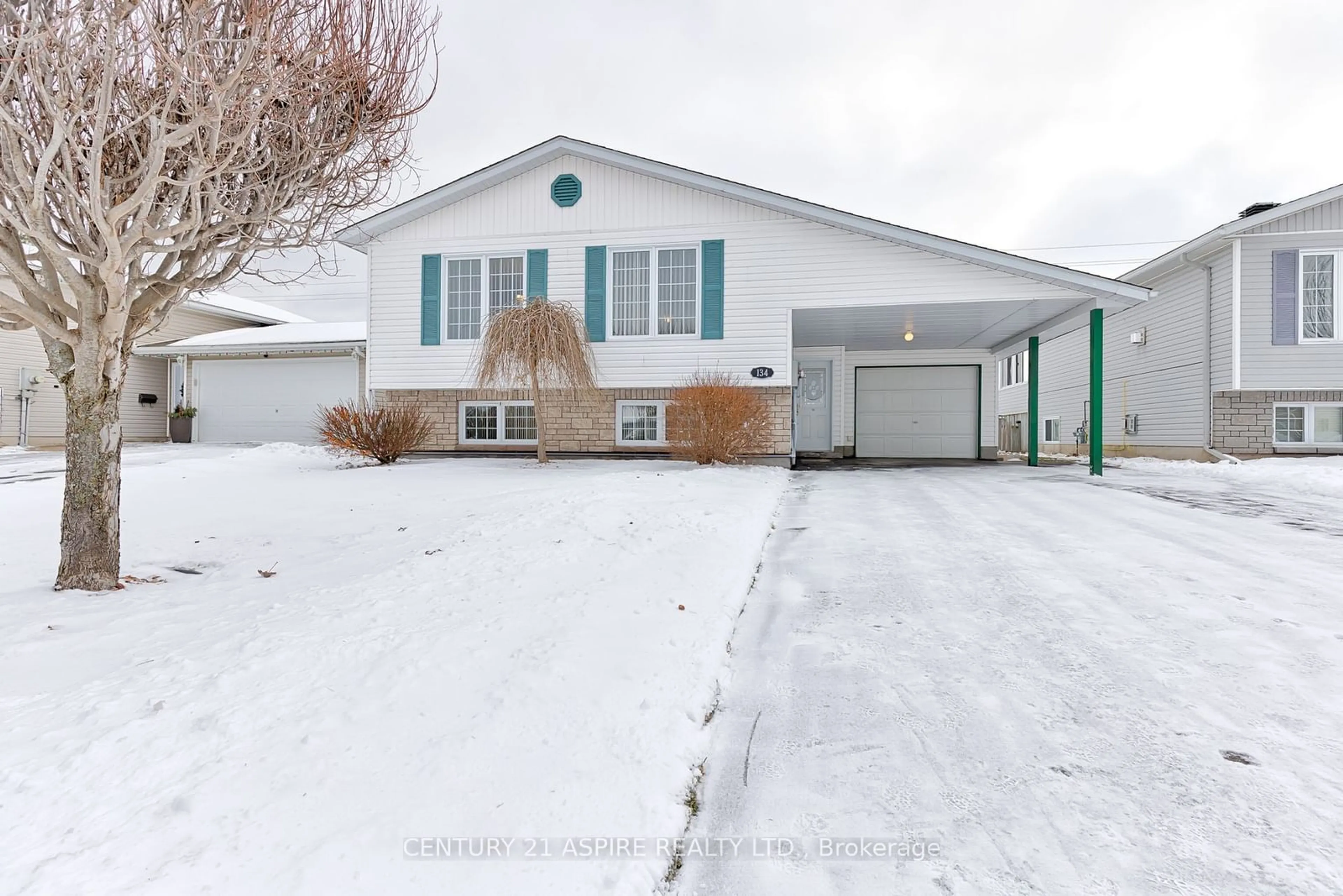 Home with vinyl exterior material, street for 134 Cockburn Cres, Pembroke Ontario K8A 8L9