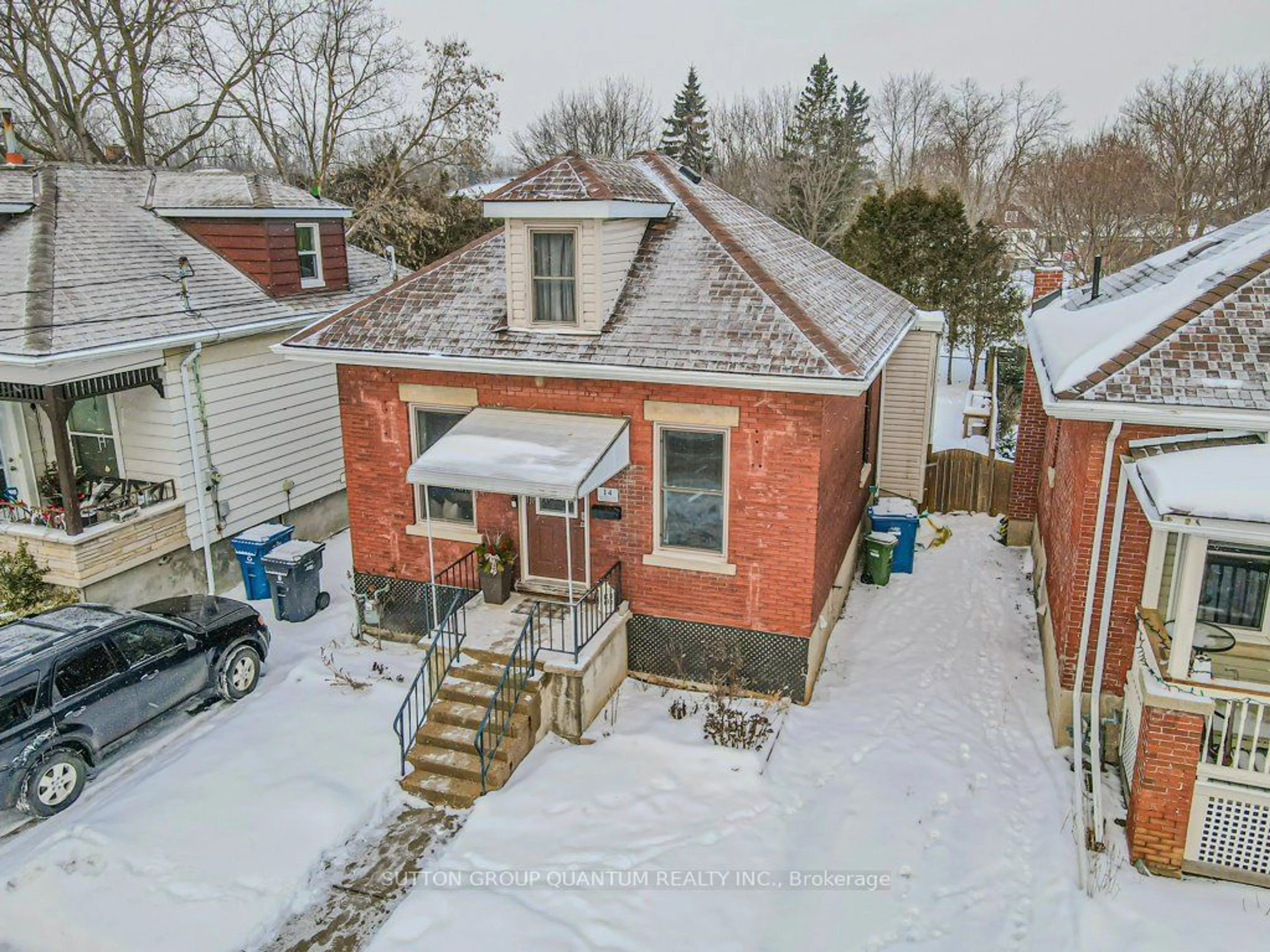 A pic from outside/outdoor area/front of a property/back of a property/a pic from drone, street for 14 Morris St, Guelph Ontario N1E 5M2