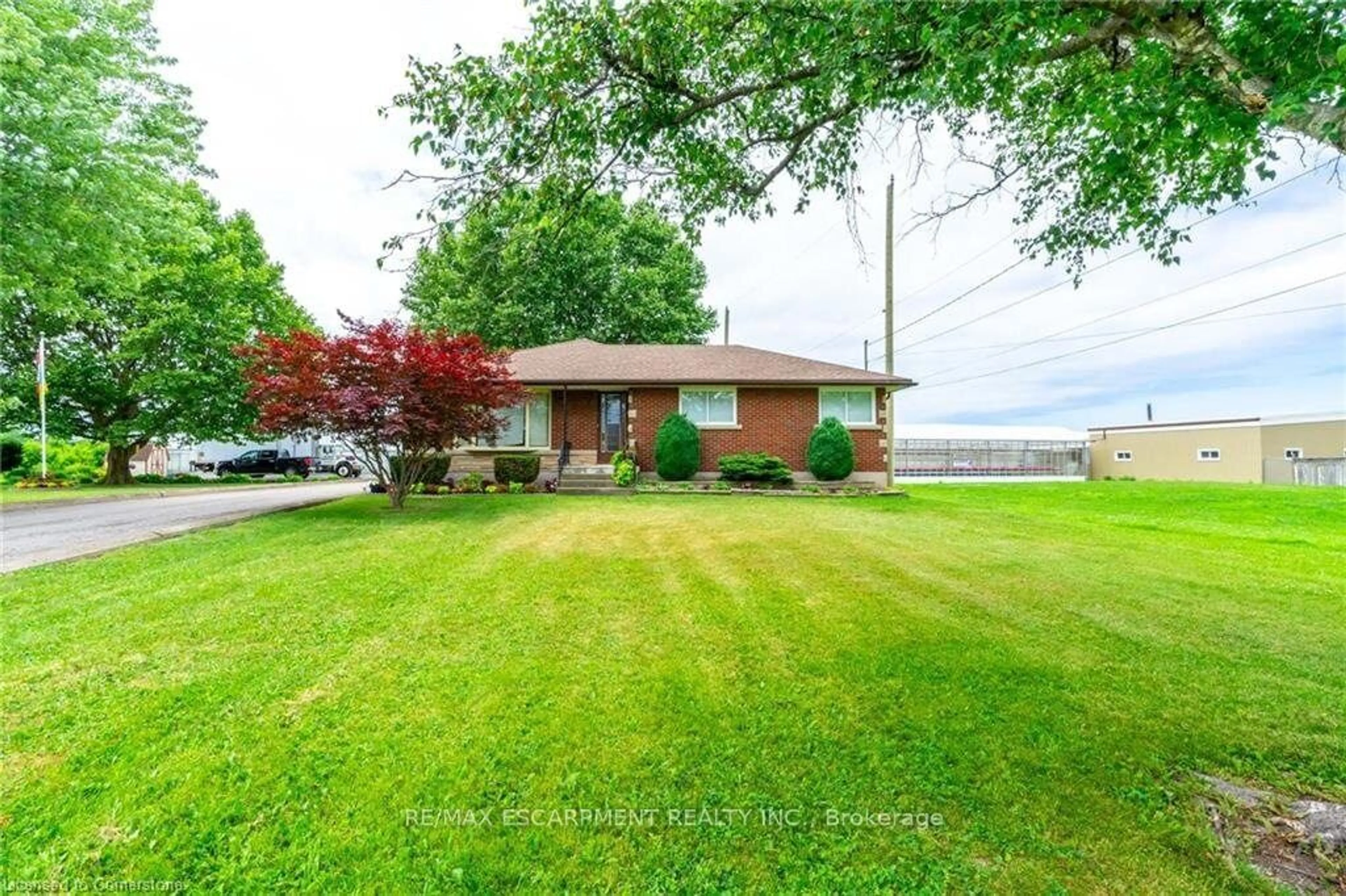 A pic from outside/outdoor area/front of a property/back of a property/a pic from drone, water/lake/river/ocean view for 220 READ Rd, St. Catharines Ontario L2R 7K6