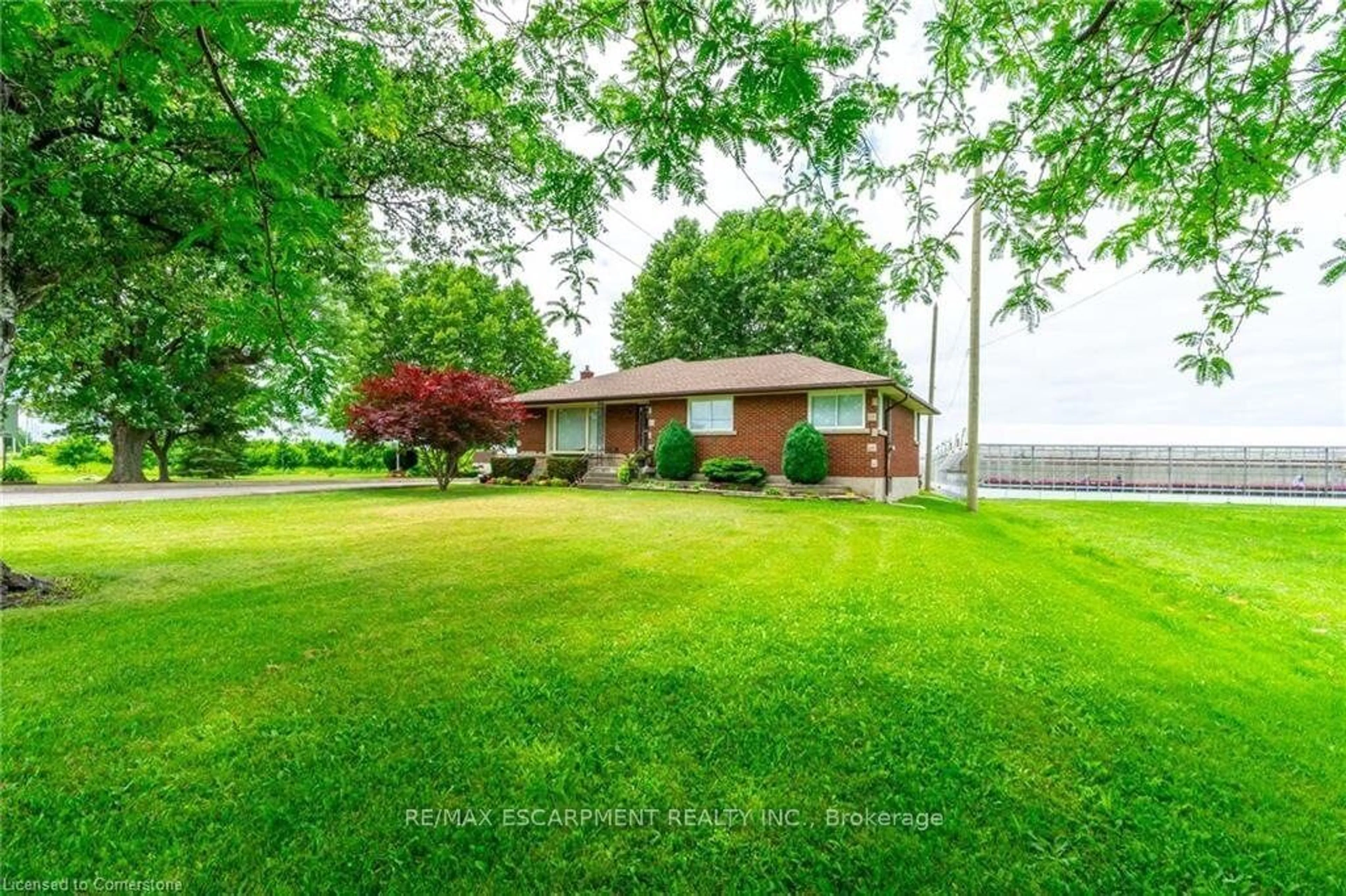 A pic from outside/outdoor area/front of a property/back of a property/a pic from drone, water/lake/river/ocean view for 220 READ Rd, St. Catharines Ontario L2R 7K6