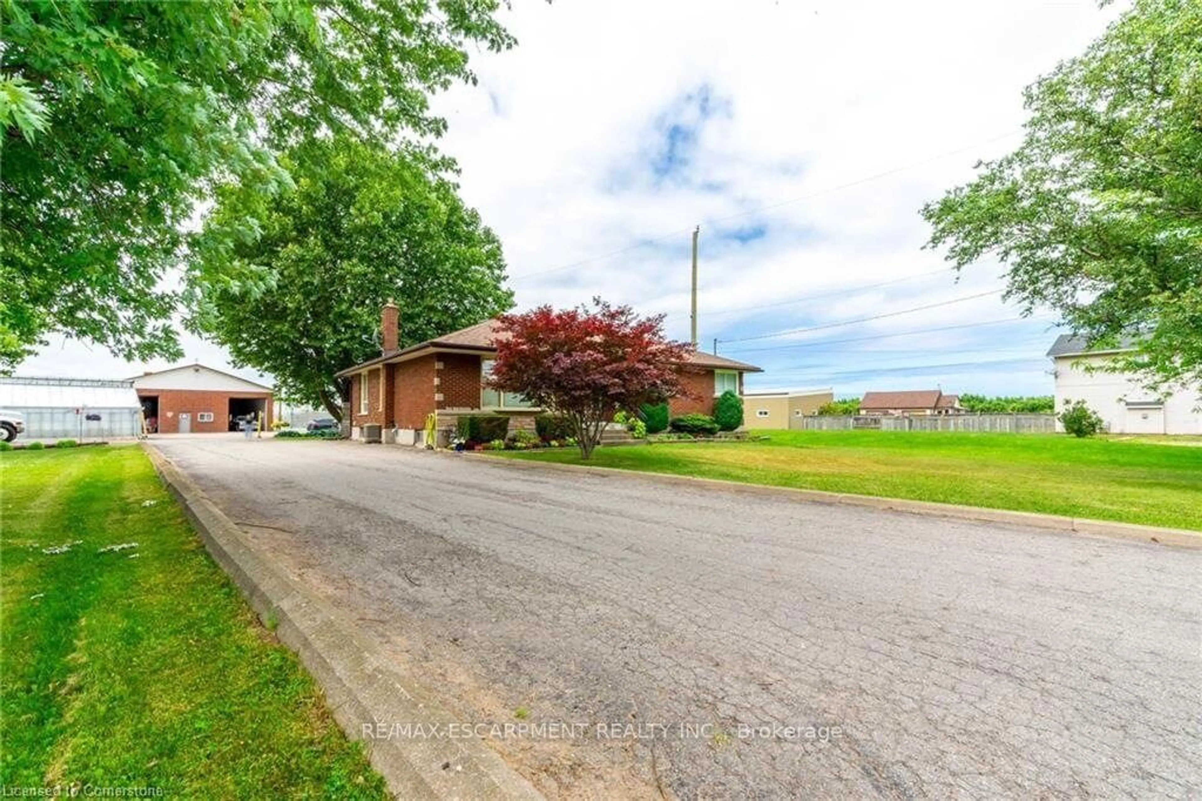 Patio, street for 220 READ Rd, St. Catharines Ontario L2R 7K6