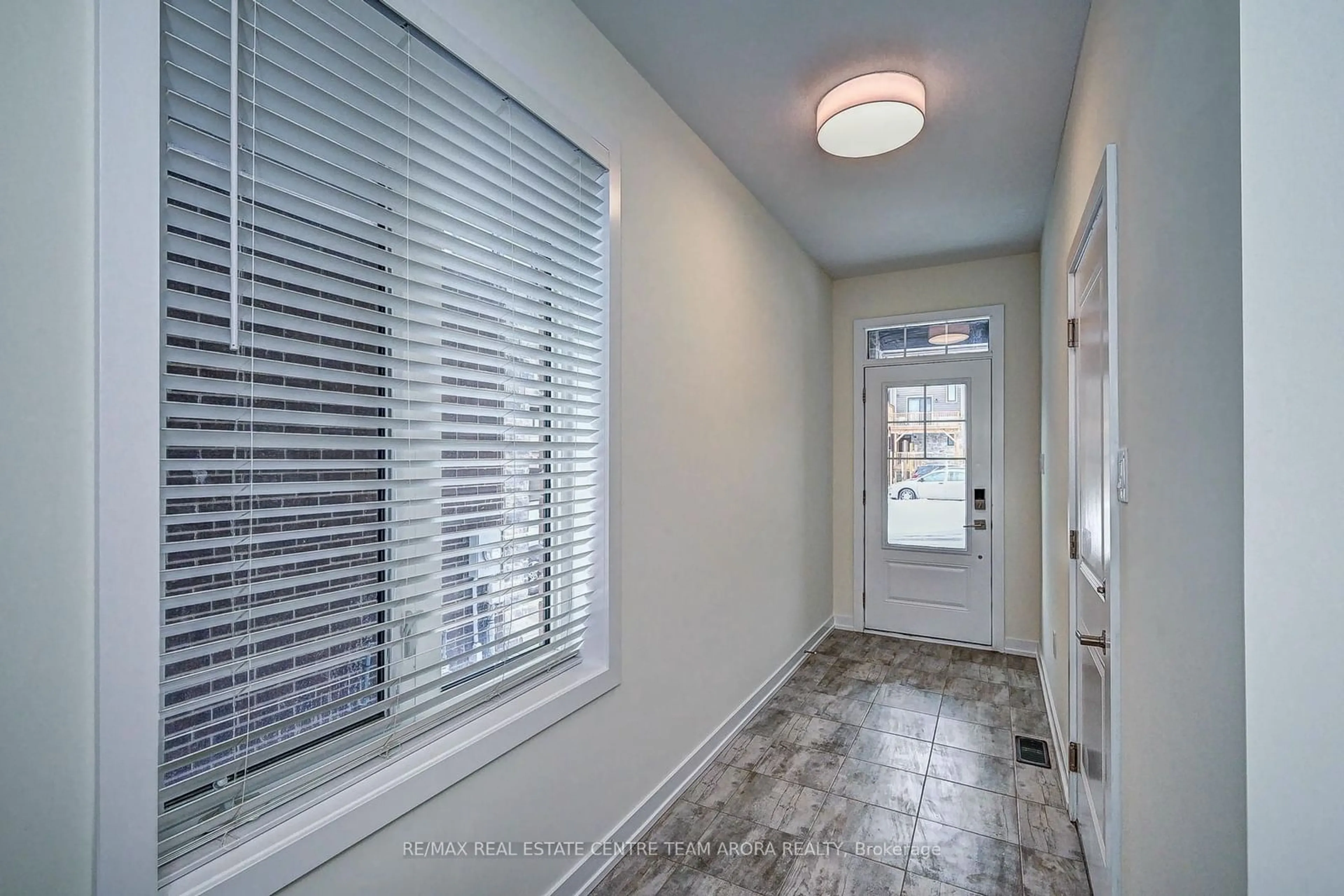 Indoor entryway for 10 Birmingham Dr #11, Cambridge Ontario N1R 0C6