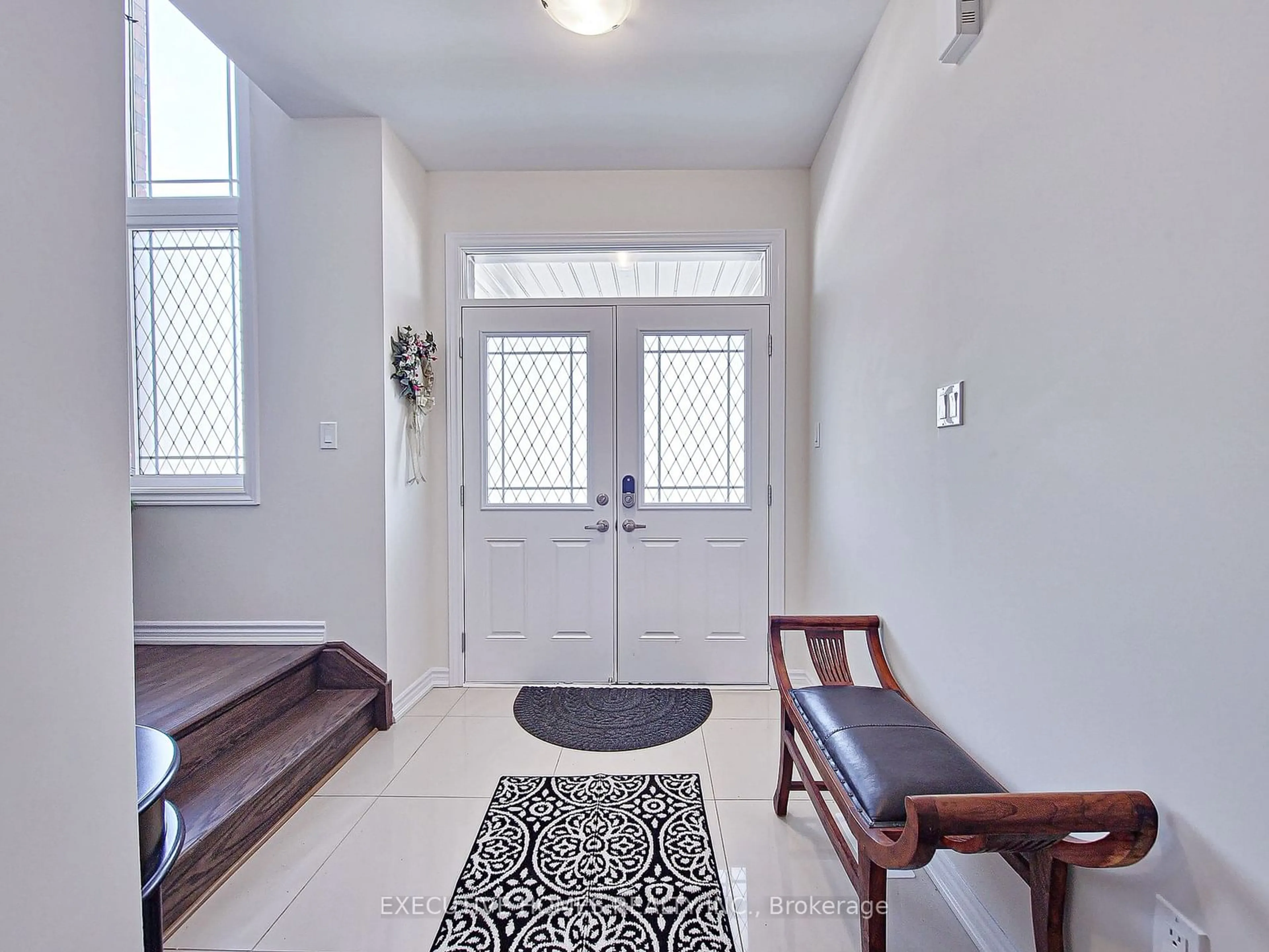 Indoor entryway for 110 Explorer Way, Thorold Ontario L2V 0K3