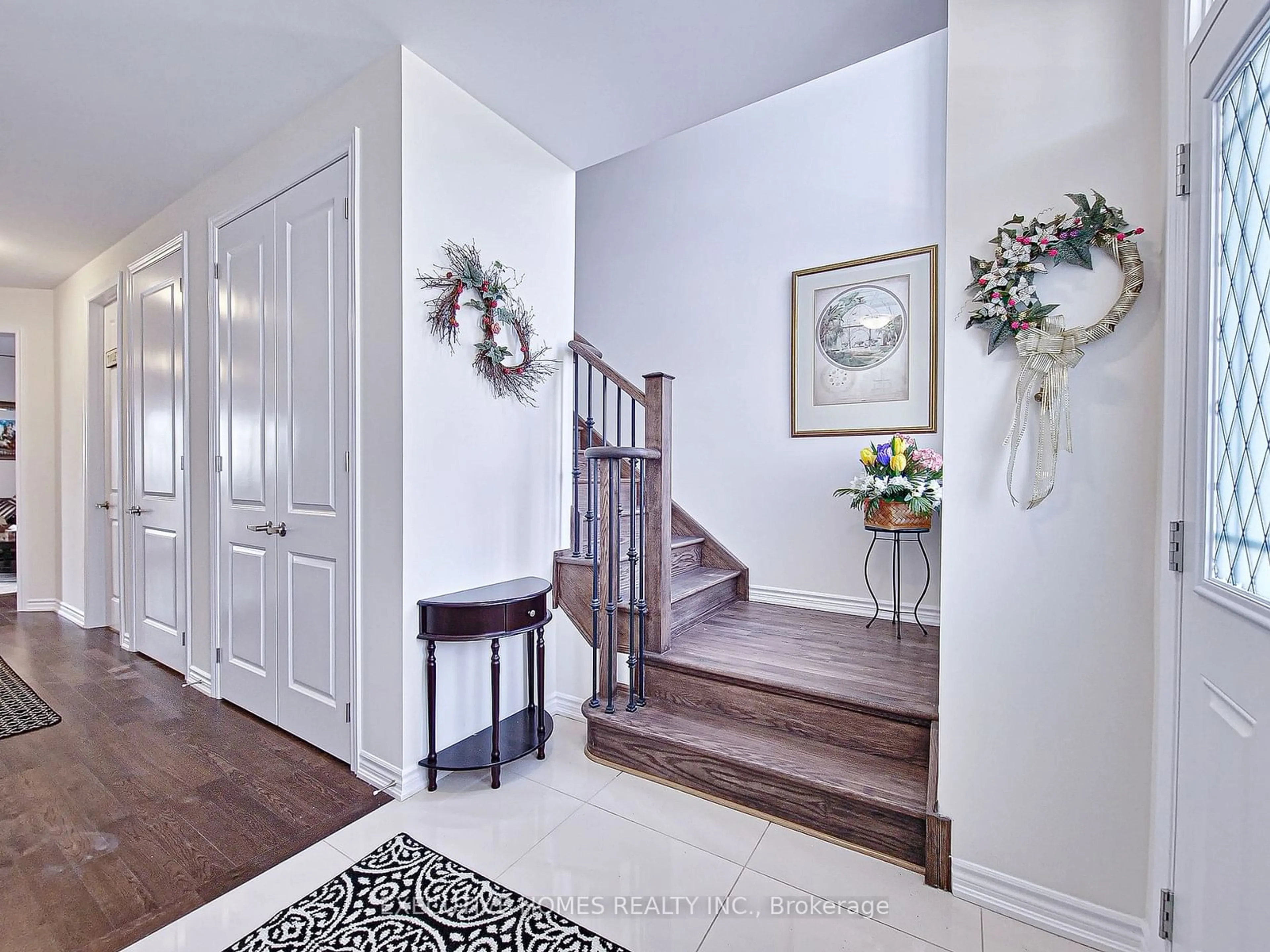 Indoor entryway for 110 Explorer Way, Thorold Ontario L2V 0K3