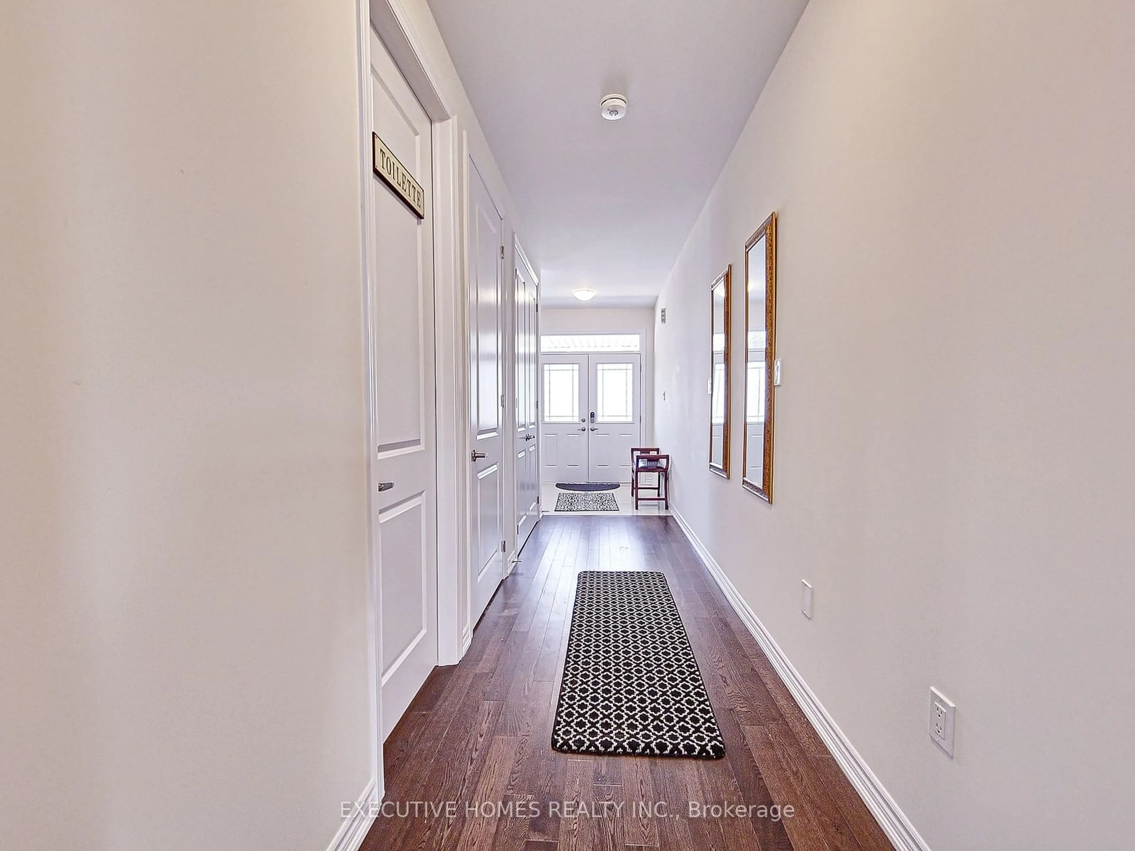 Indoor entryway for 110 Explorer Way, Thorold Ontario L2V 0K3