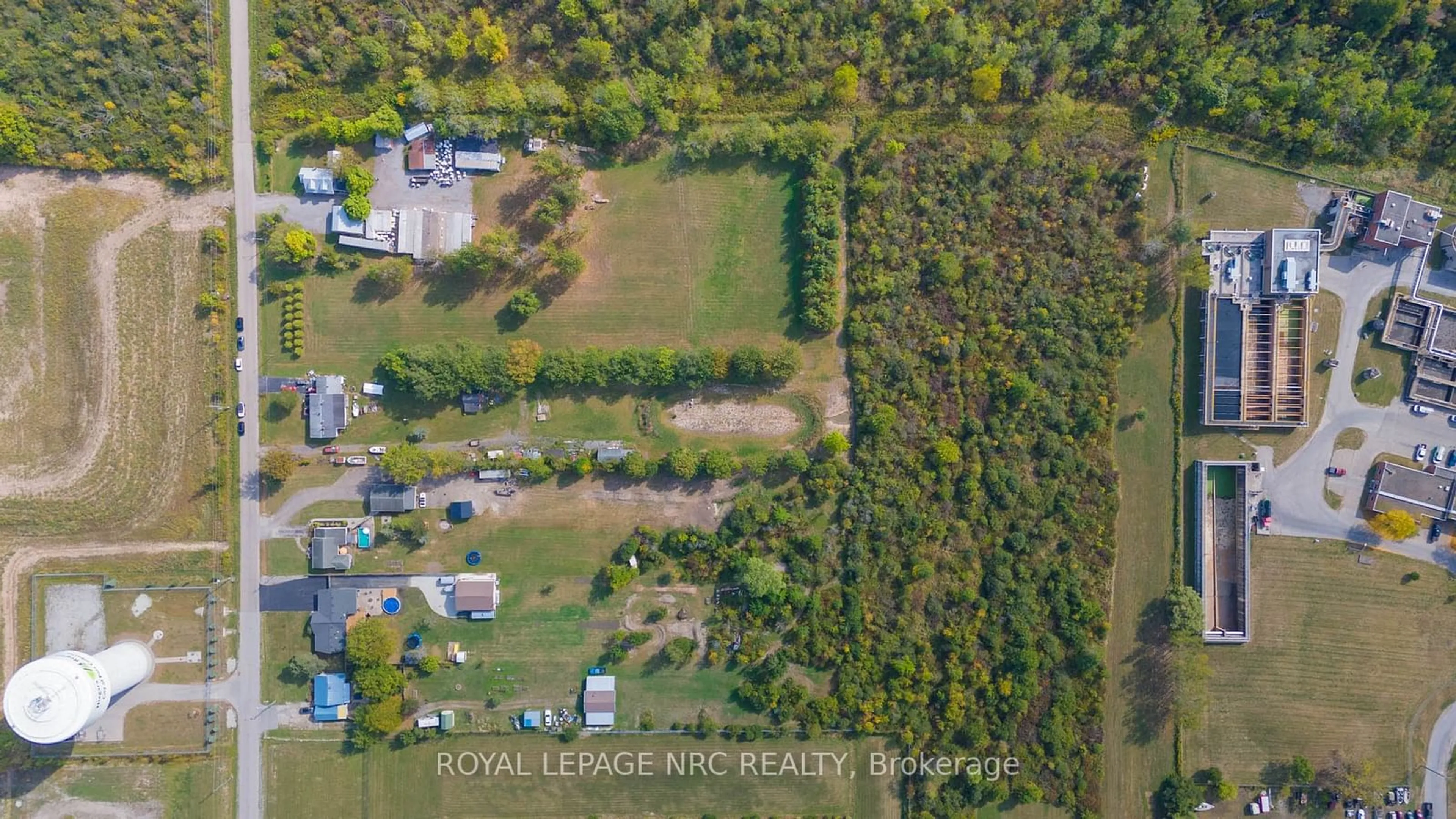 A pic from outside/outdoor area/front of a property/back of a property/a pic from drone, unknown for 172 BARRICK Rd, Port Colborne Ontario L3K 4B4