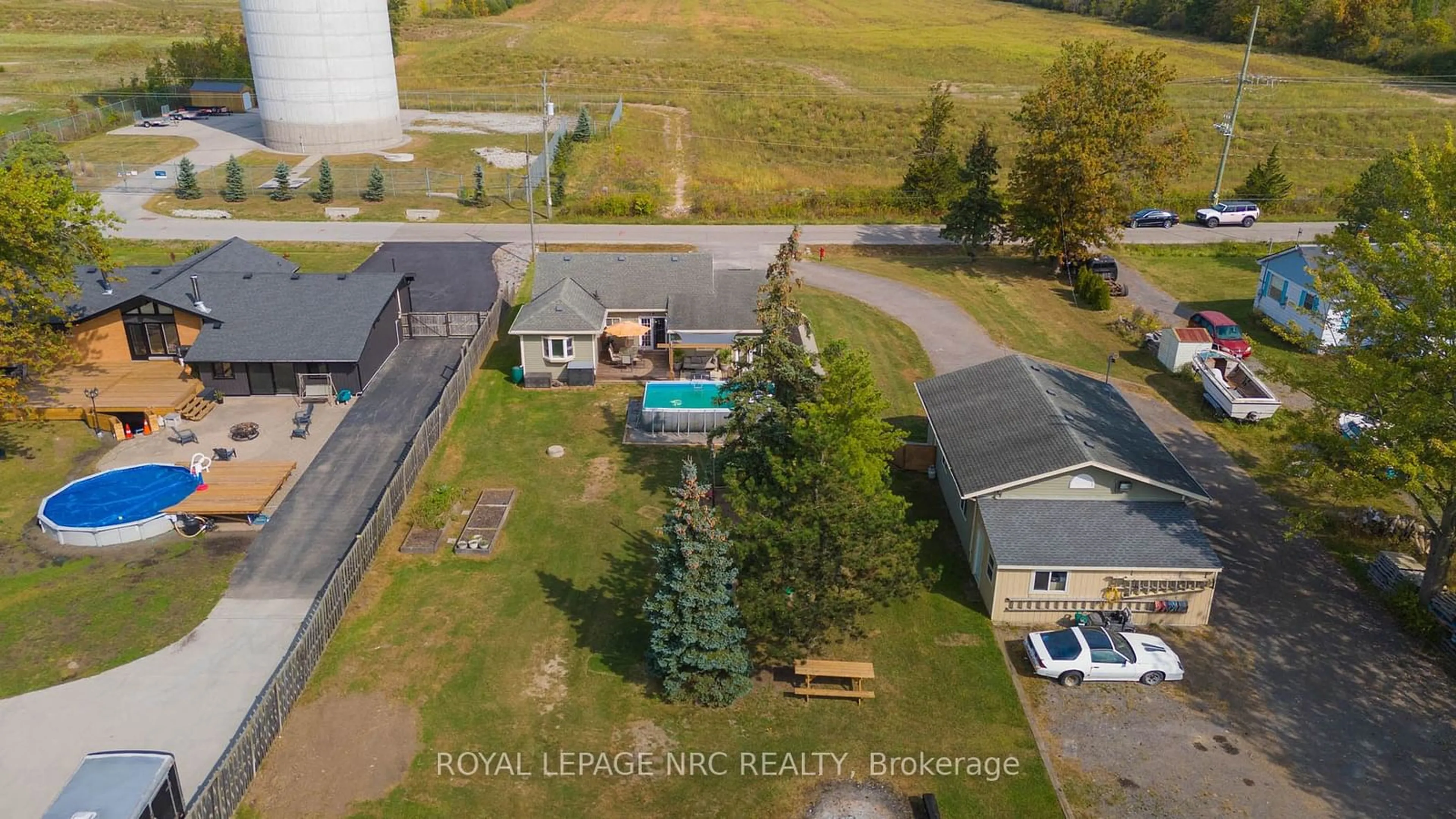 A pic from outside/outdoor area/front of a property/back of a property/a pic from drone, water/lake/river/ocean view for 172 BARRICK Rd, Port Colborne Ontario L3K 4B4