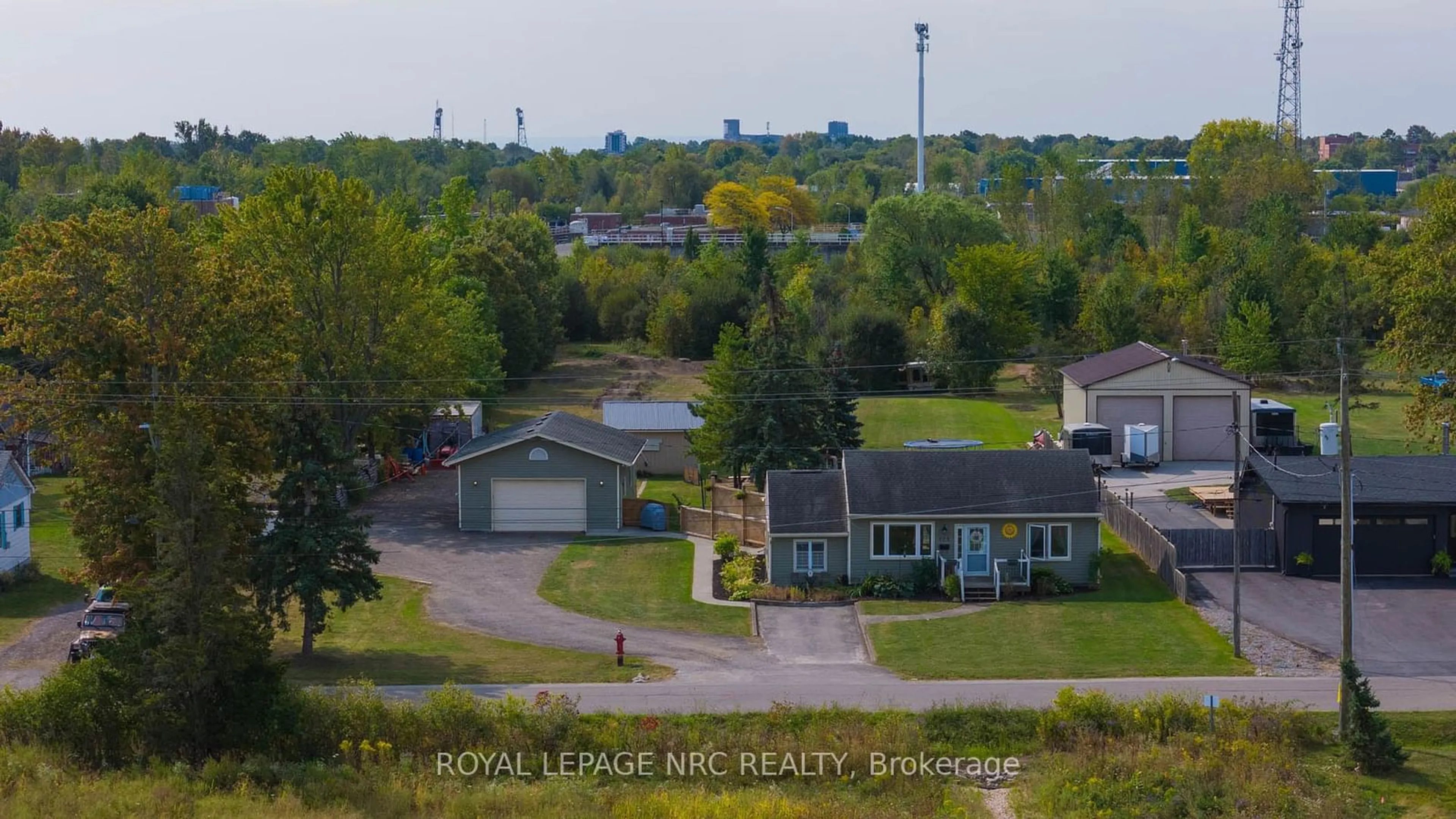 A pic from outside/outdoor area/front of a property/back of a property/a pic from drone, street for 172 BARRICK Rd, Port Colborne Ontario L3K 4B4