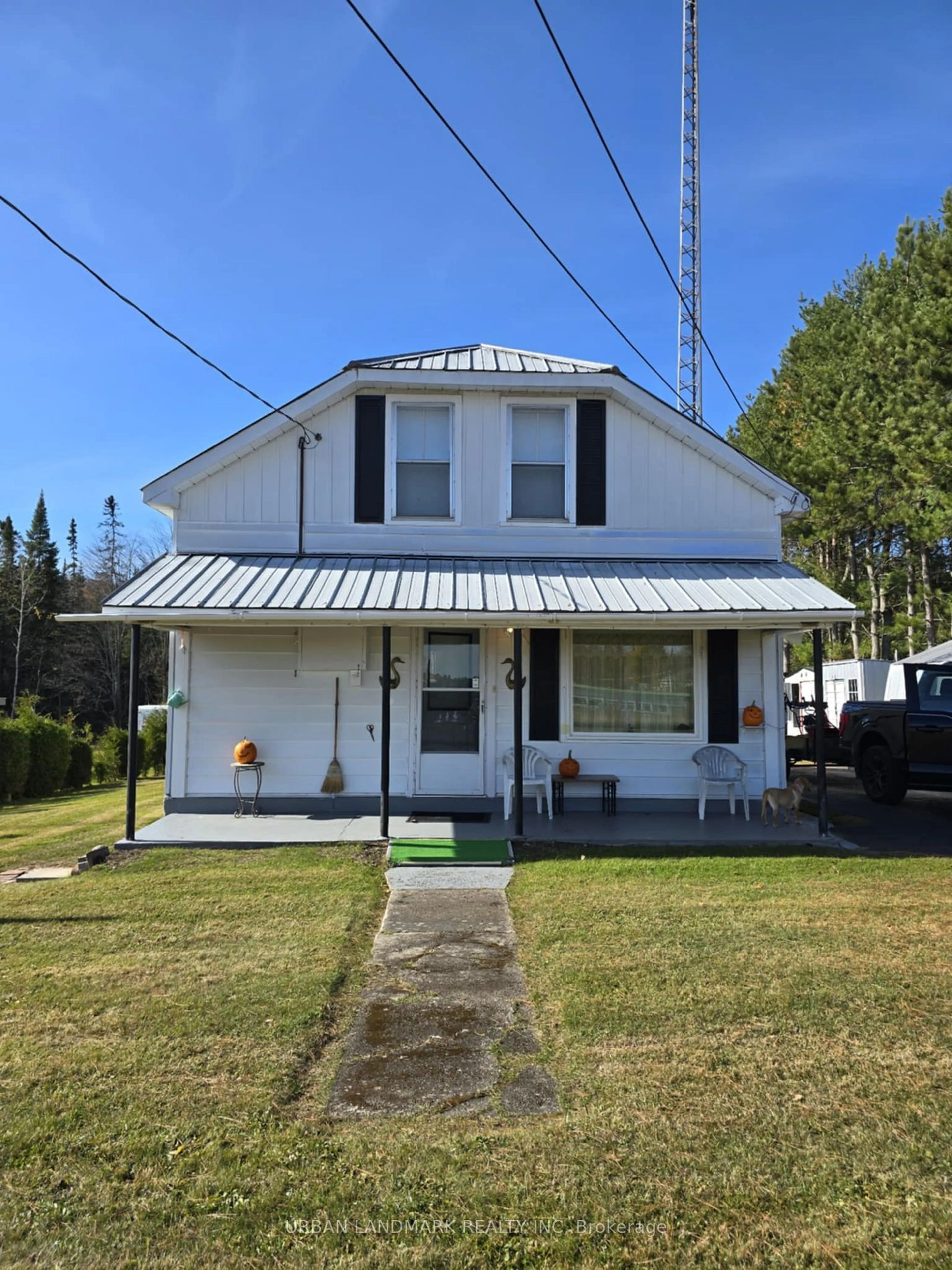 Home with vinyl exterior material, street for 21 Galeairy Cres, South Algonquin Ontario K0J 2M0