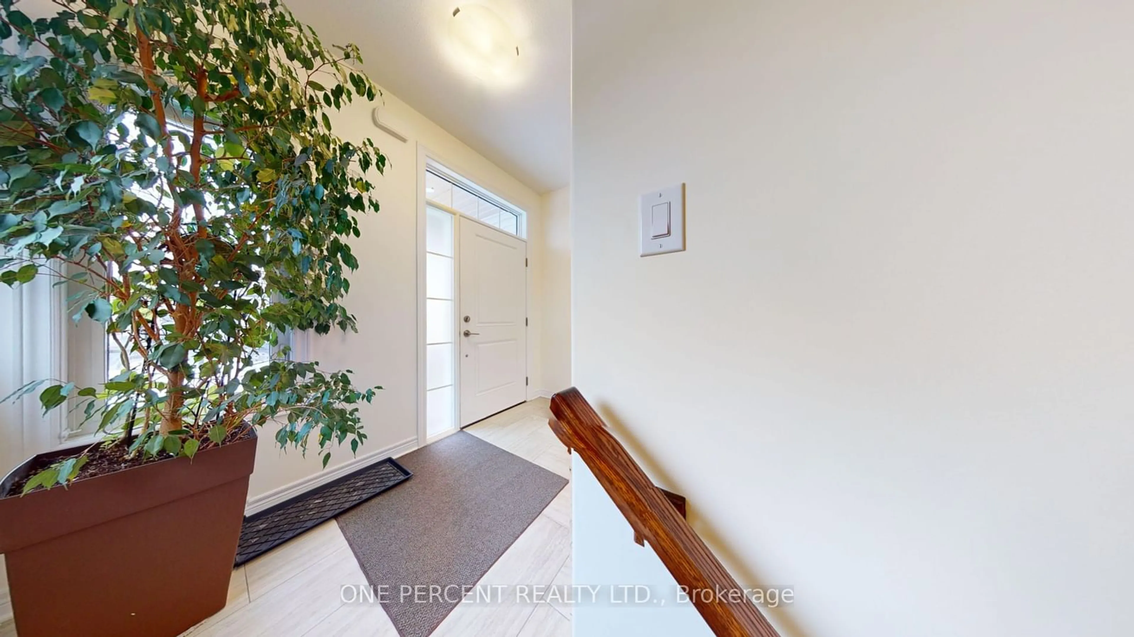 Indoor entryway for 11 Berkshire Dr, St. Catharines Ontario L2M 0C2