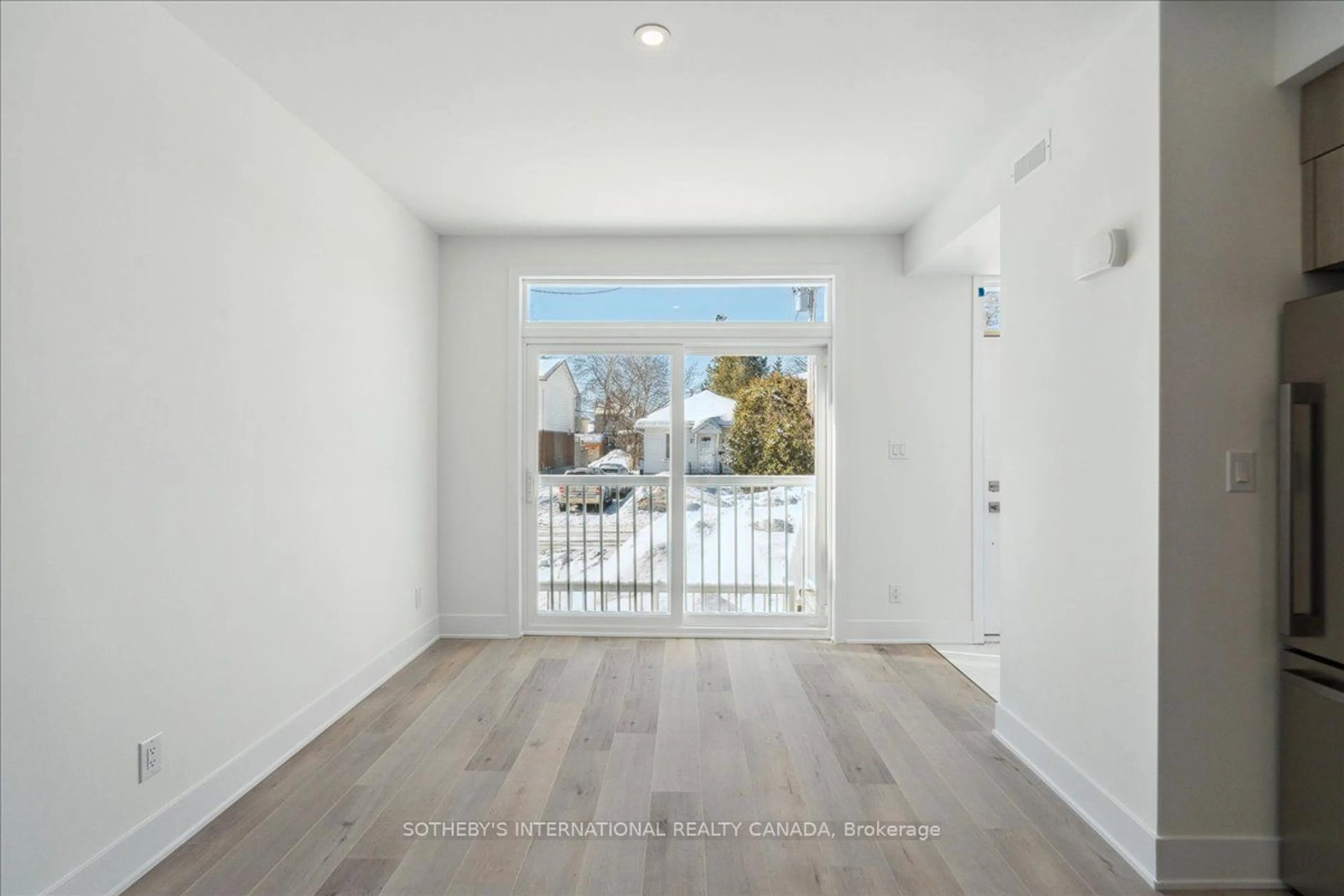 Indoor entryway for 683 MELBOURNE Ave, Carlingwood - Westboro and Area Ontario K2A 1X4