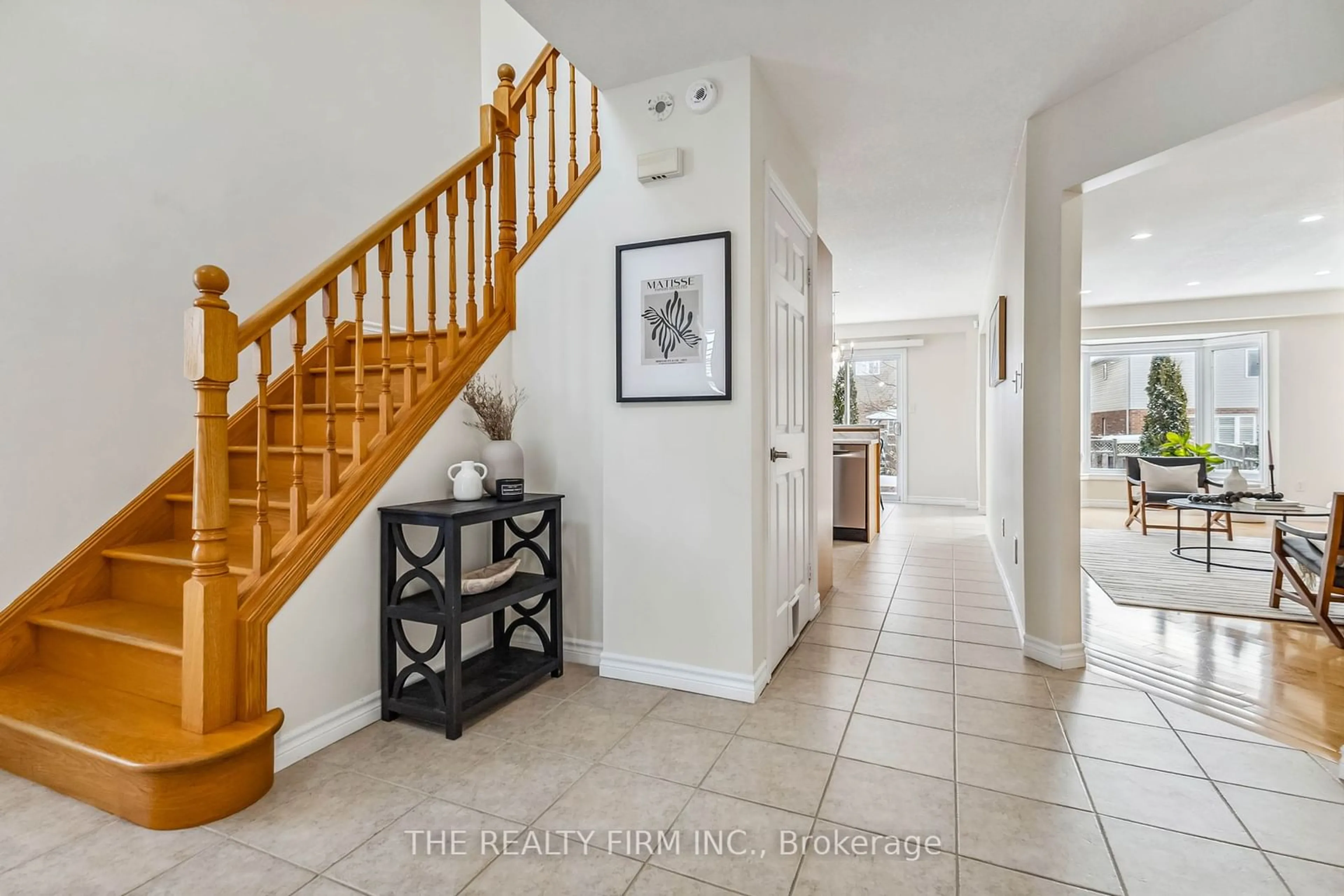 Indoor entryway for 1101 Bramblewood St, London Ontario N6K 4Y4