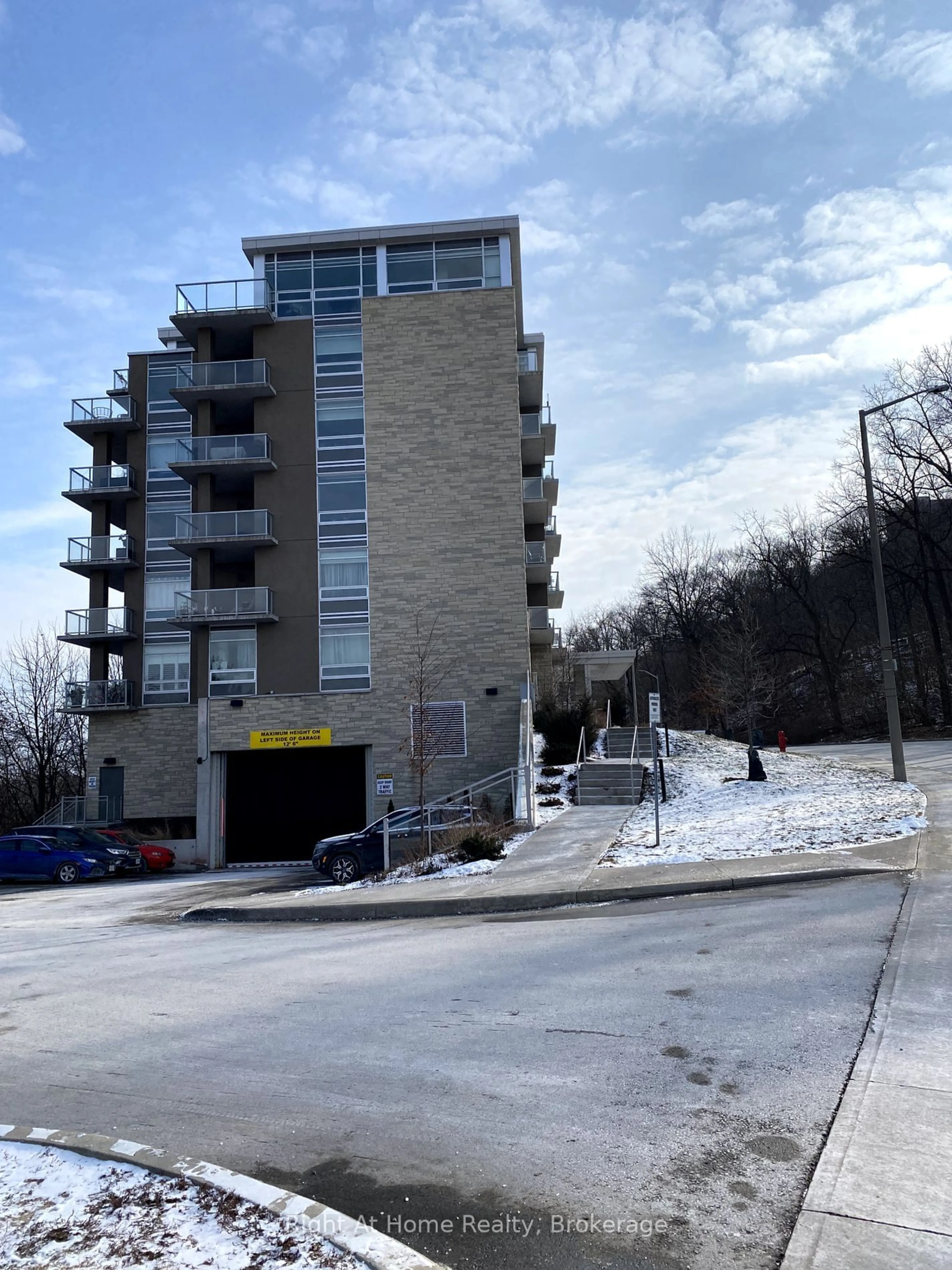 Unknown for 455 CHARLTON Ave #606, Hamilton Ontario L8N 0B2