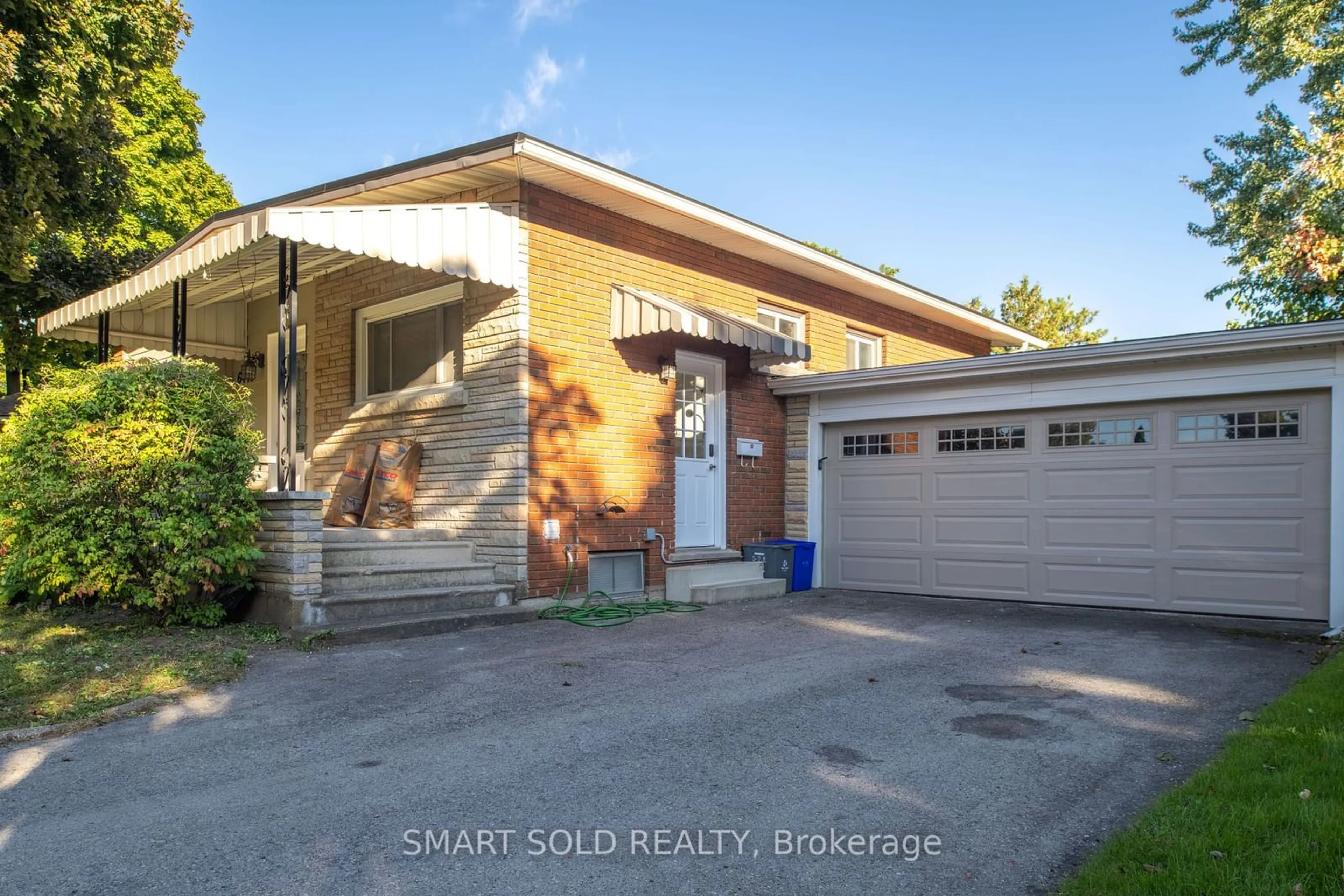 Home with brick exterior material, street for 6446 Sherwood Rd, Niagara Falls Ontario L2E 5M1