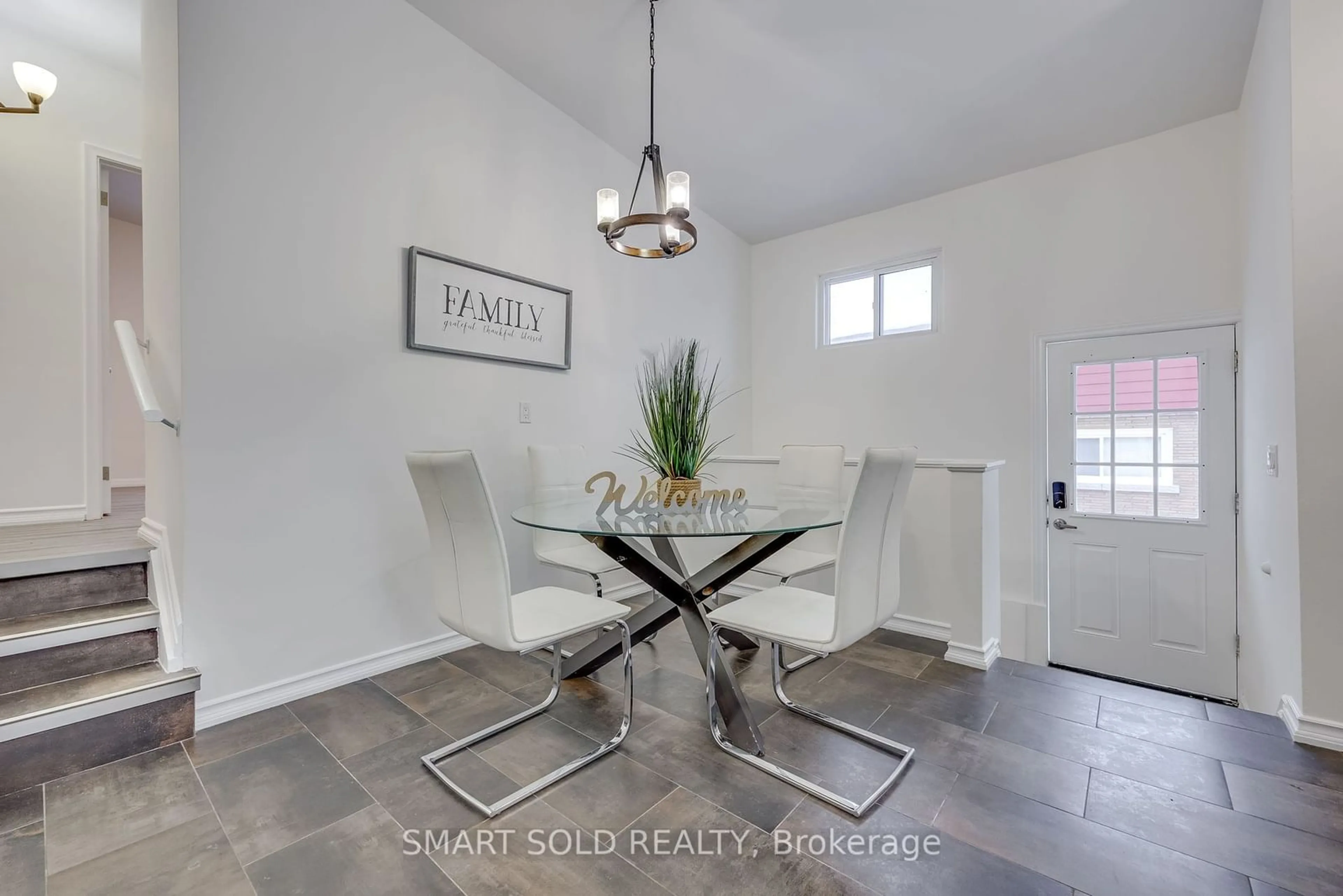 Dining room, ceramic/tile floor for 6446 Sherwood Rd, Niagara Falls Ontario L2E 5M1