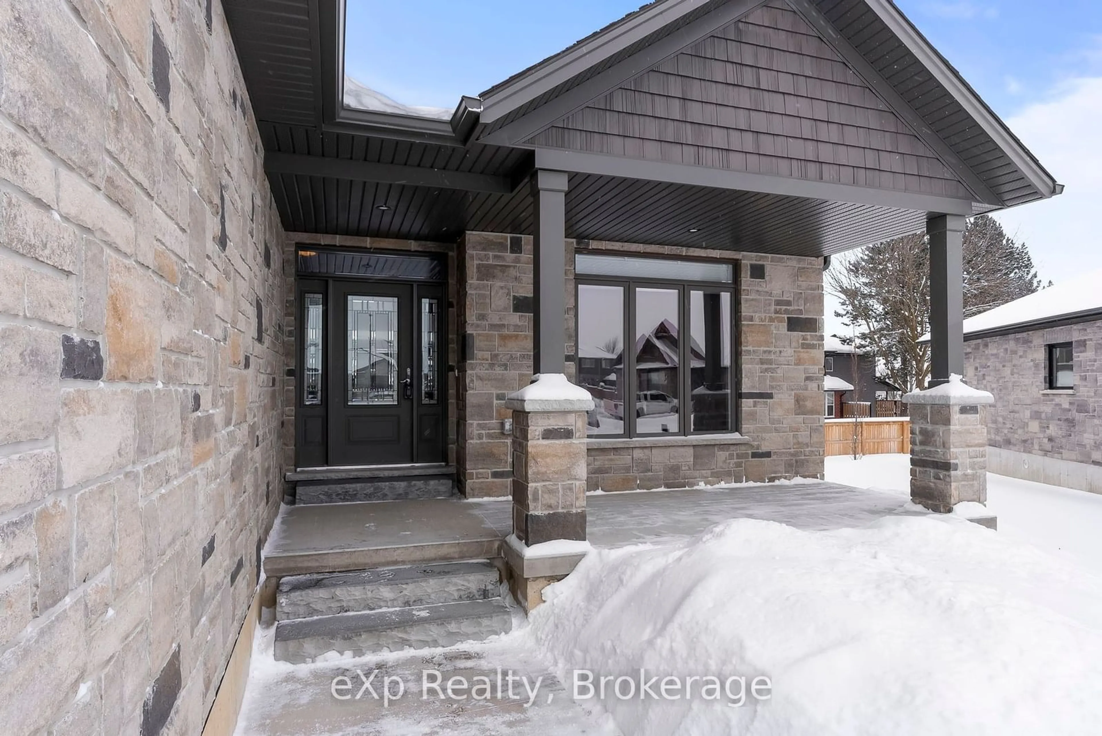 Indoor entryway for 127 DOUGS Cres, Wellington North Ontario N0G 2L4