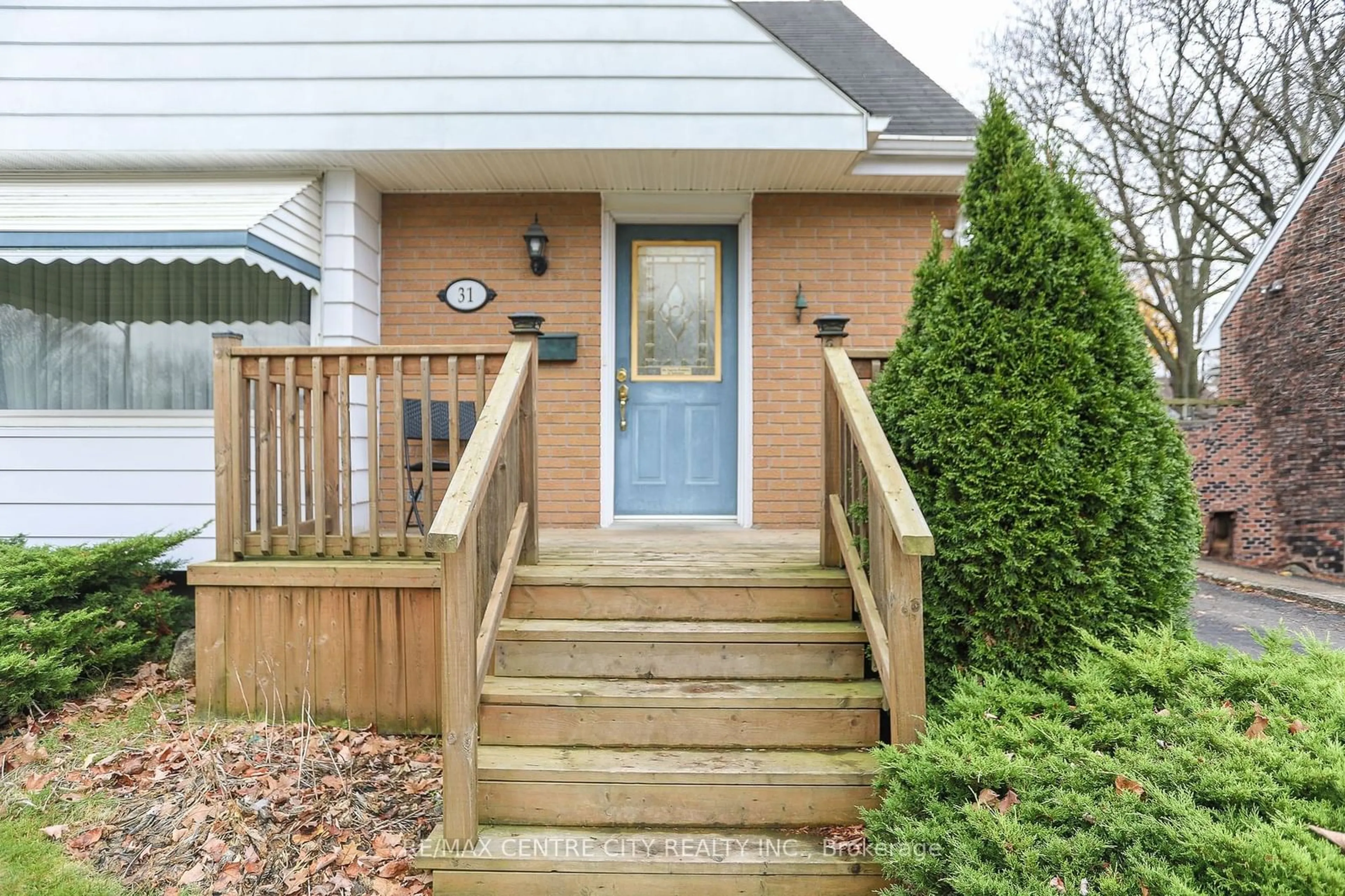 Indoor entryway for 31 Glass Ave, London Ontario N5W 1Z4