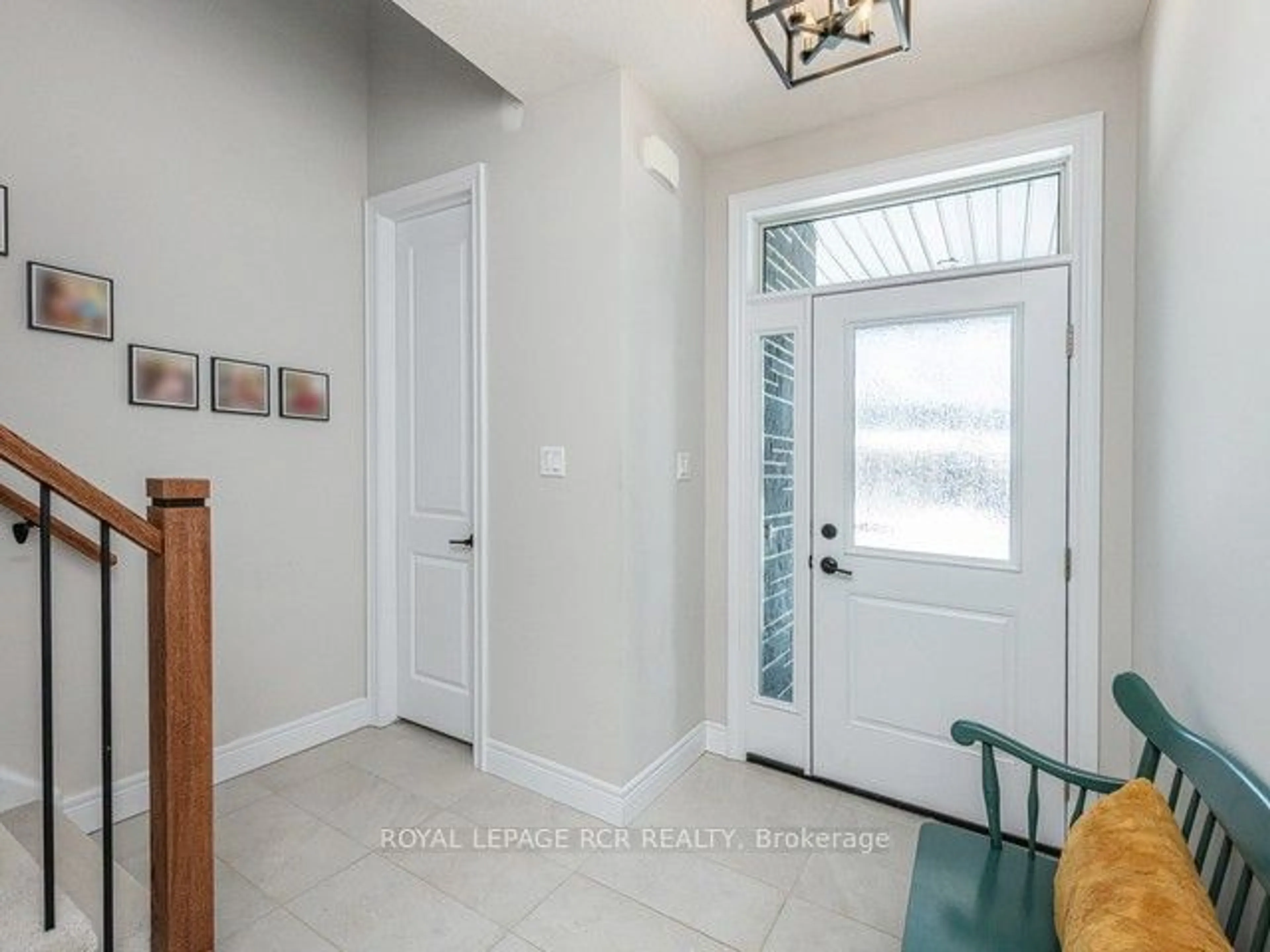 Indoor entryway for 25 Tindall Cres, East Luther Grand Valley Ontario L9W 7R9