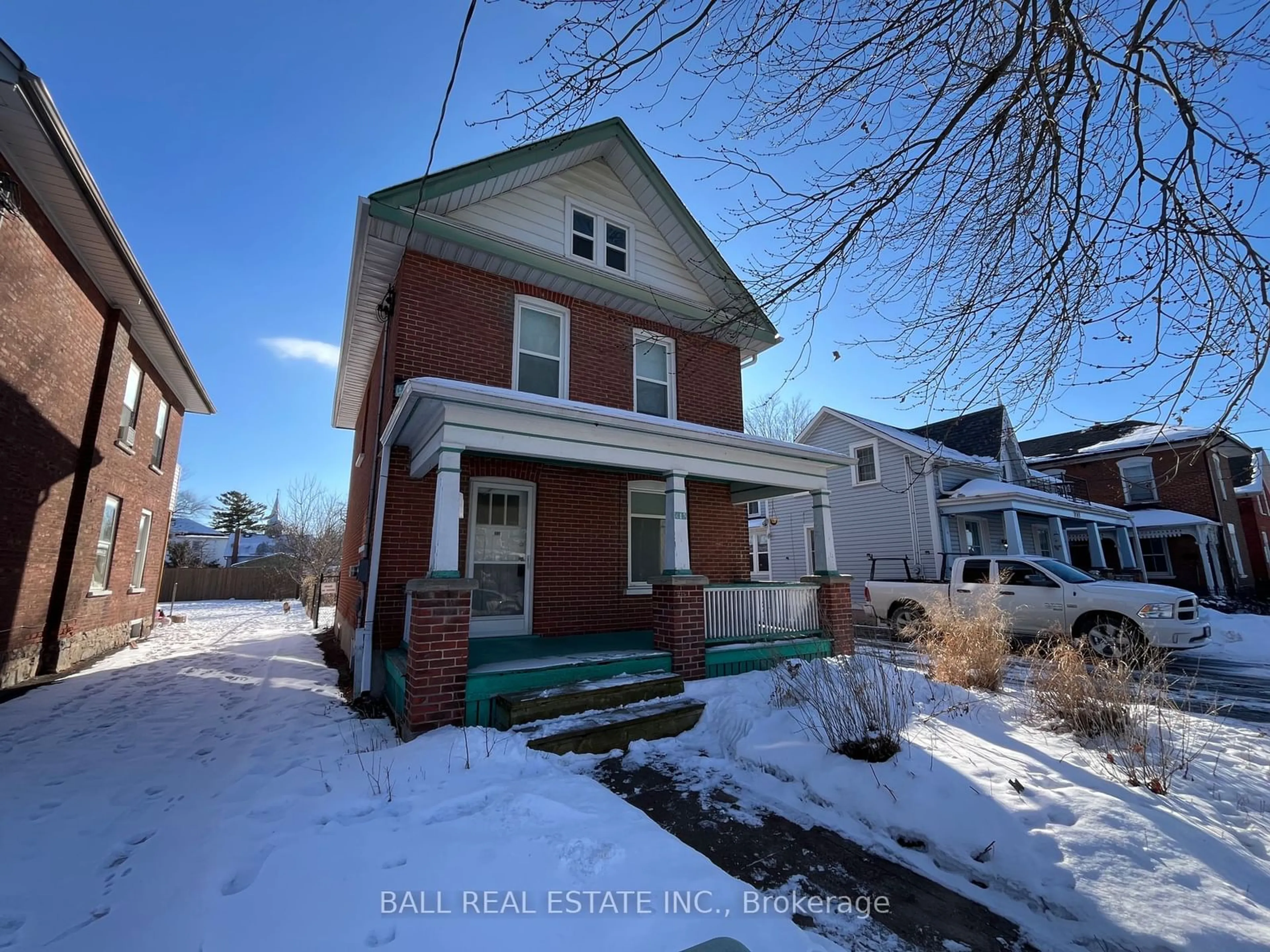 A pic from outside/outdoor area/front of a property/back of a property/a pic from drone, street for 215 Perry St, Peterborough Ontario K9J 2H9