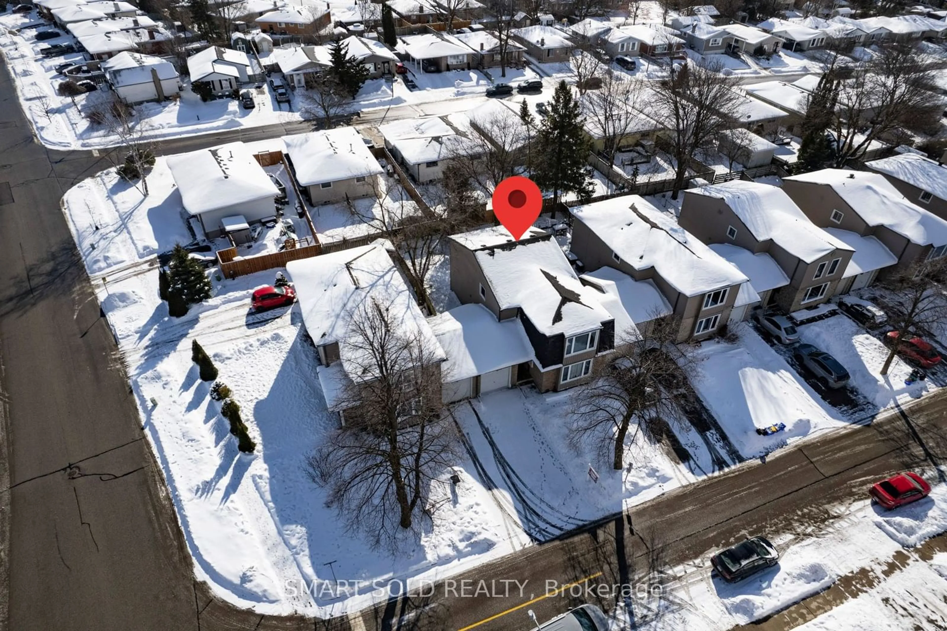 A pic from outside/outdoor area/front of a property/back of a property/a pic from drone, street for 198 Silver Aspen Cres, Kitchener Ontario N2N 1J1