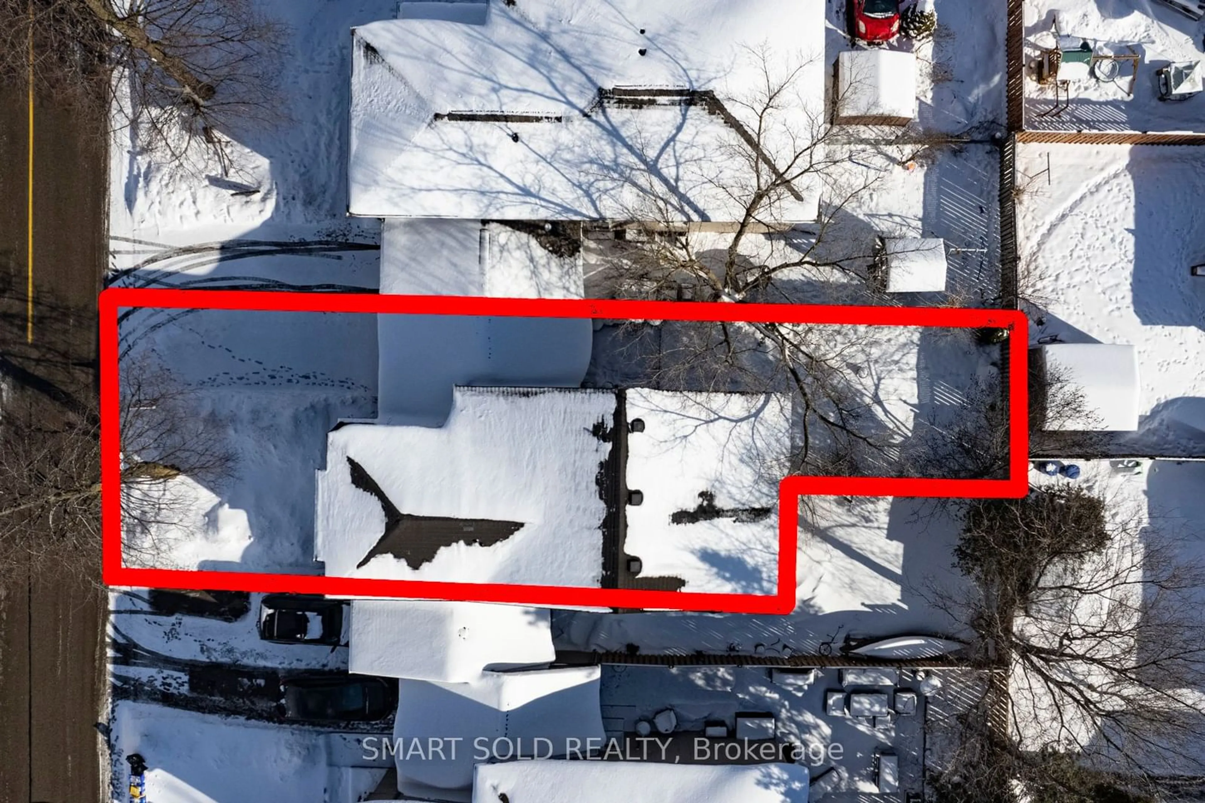 A pic from outside/outdoor area/front of a property/back of a property/a pic from drone, street for 198 Silver Aspen Cres, Kitchener Ontario N2N 1J1