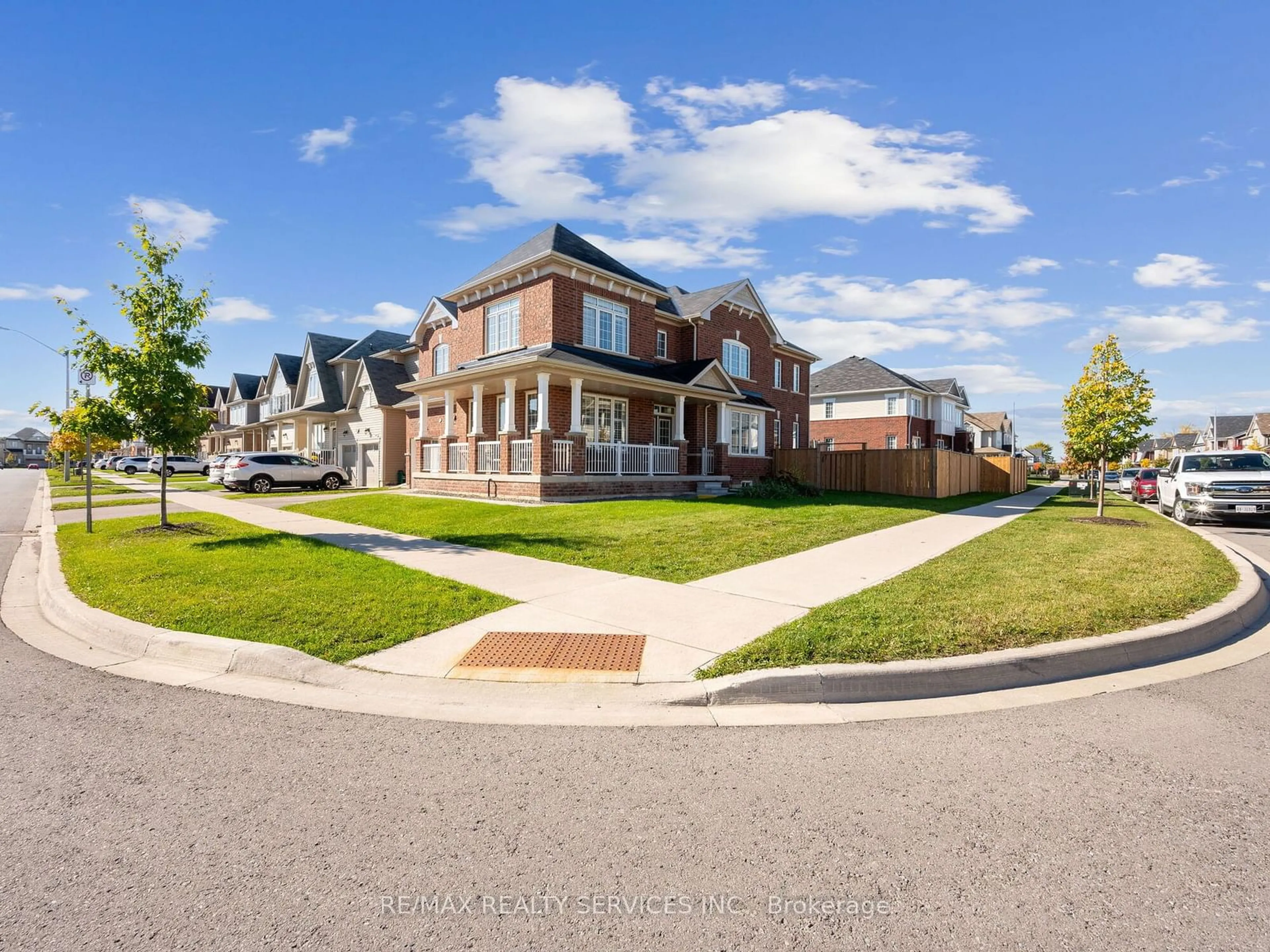 A pic from outside/outdoor area/front of a property/back of a property/a pic from drone, street for 1 Seanesy Dr, Thorold Ontario L3B 5N5