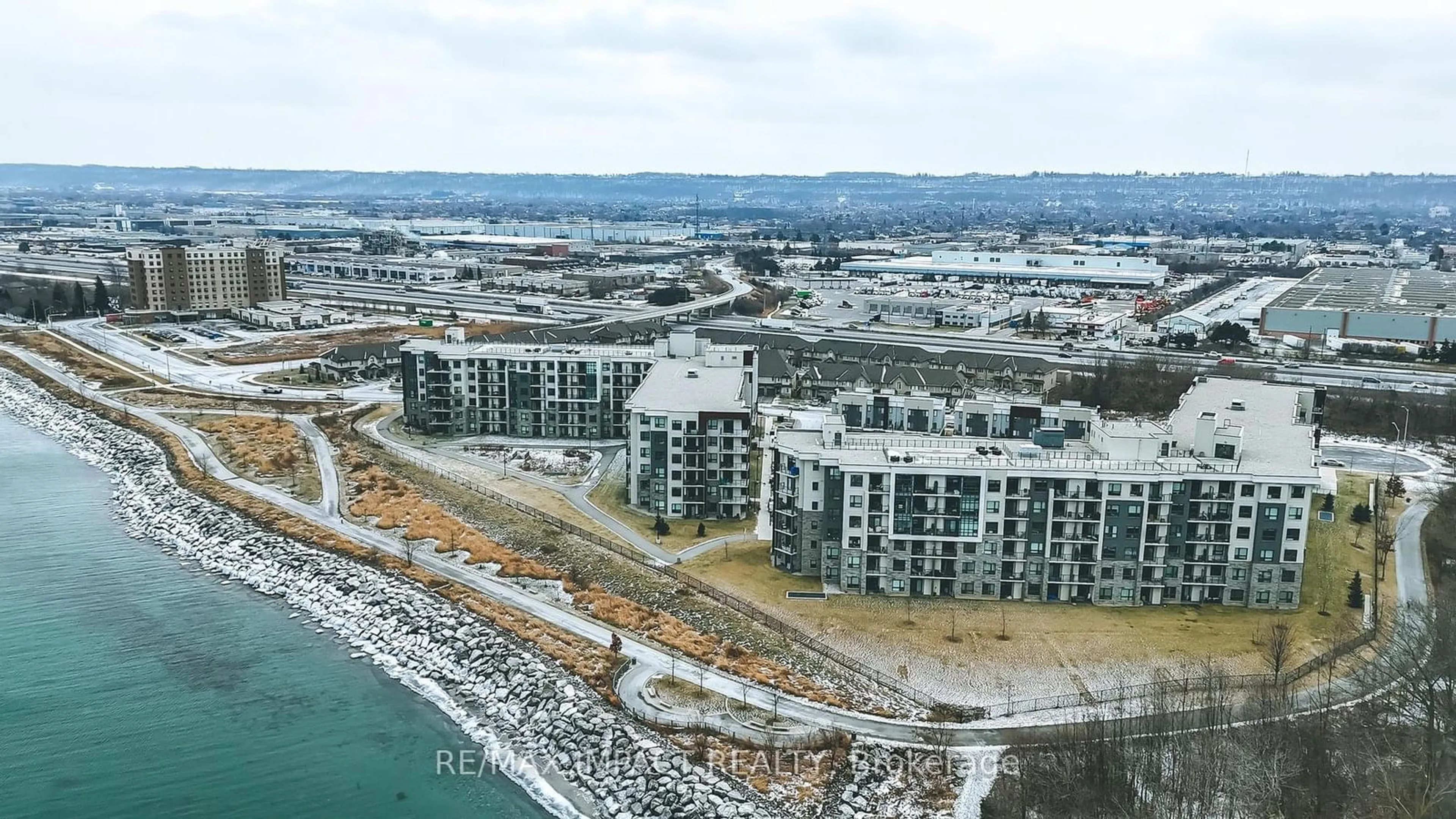 A pic from outside/outdoor area/front of a property/back of a property/a pic from drone, water/lake/river/ocean view for 125 Shoreview Pl #325, Hamilton Ontario L8E 0K3