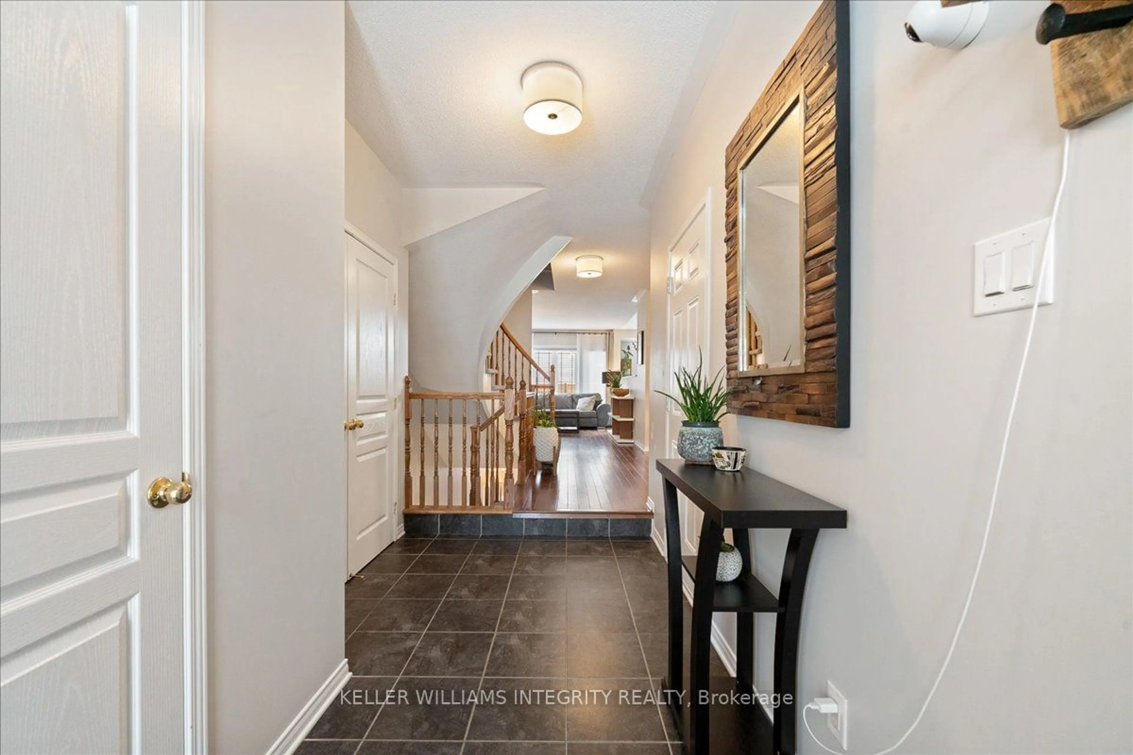 Indoor entryway for 783 Percifor Way, Orleans - Convent Glen and Area Ontario K1W 0E5