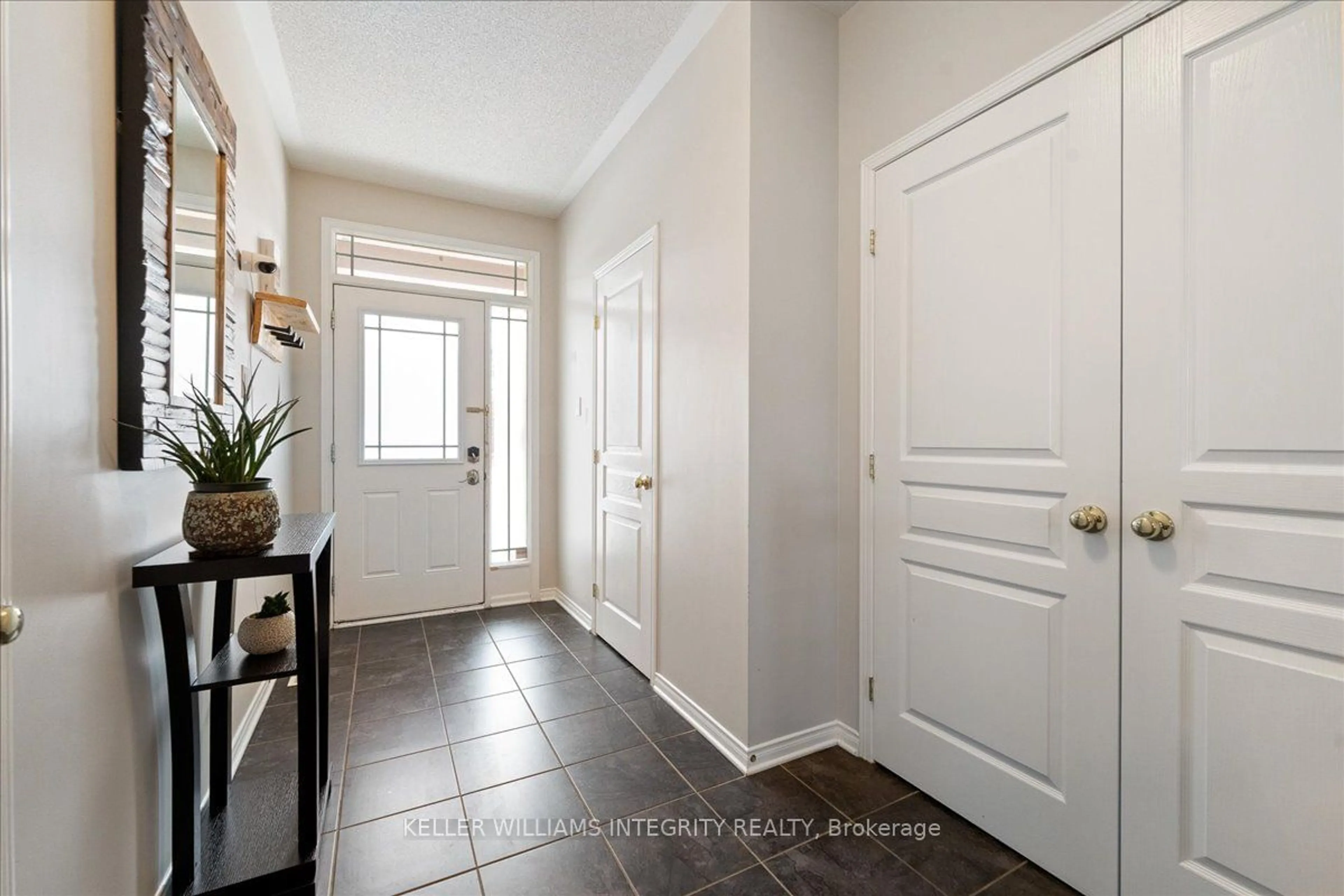 Indoor entryway for 783 Percifor Way, Orleans - Convent Glen and Area Ontario K1W 0E5