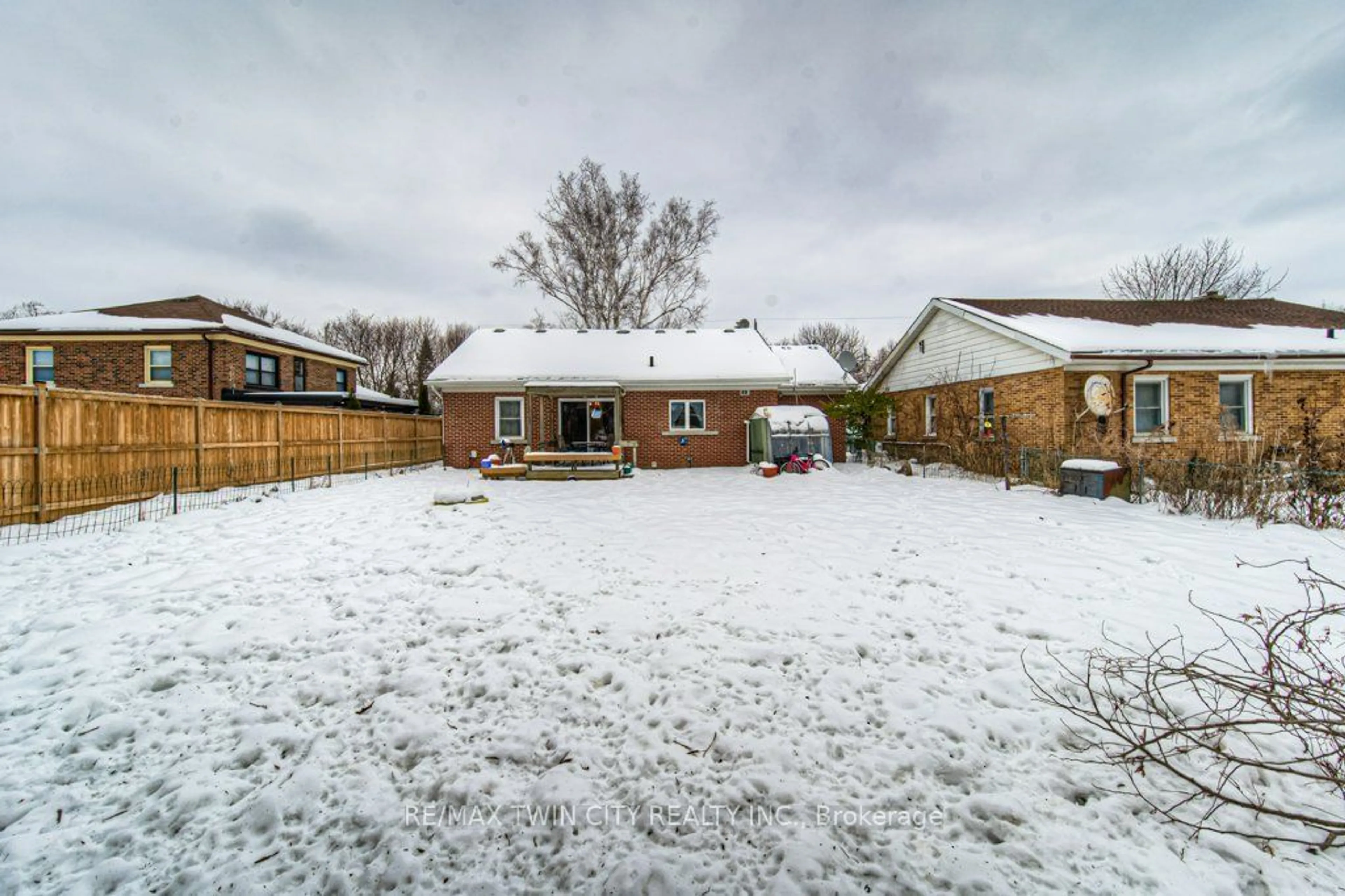 A pic from outside/outdoor area/front of a property/back of a property/a pic from drone, street for 255 Bedford Rd, Kitchener Ontario N2G 3A7