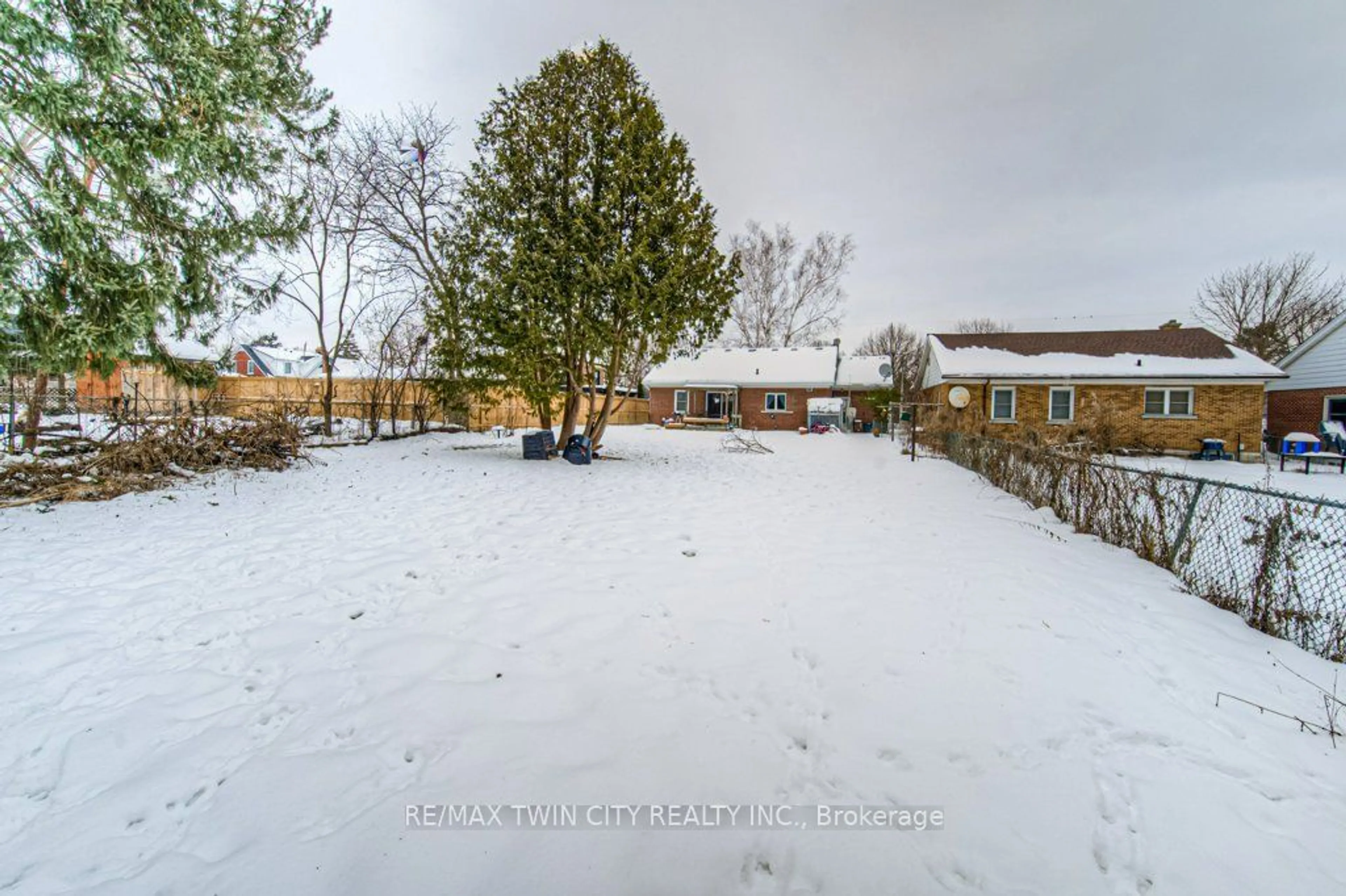 A pic from outside/outdoor area/front of a property/back of a property/a pic from drone, street for 255 Bedford Rd, Kitchener Ontario N2G 3A7