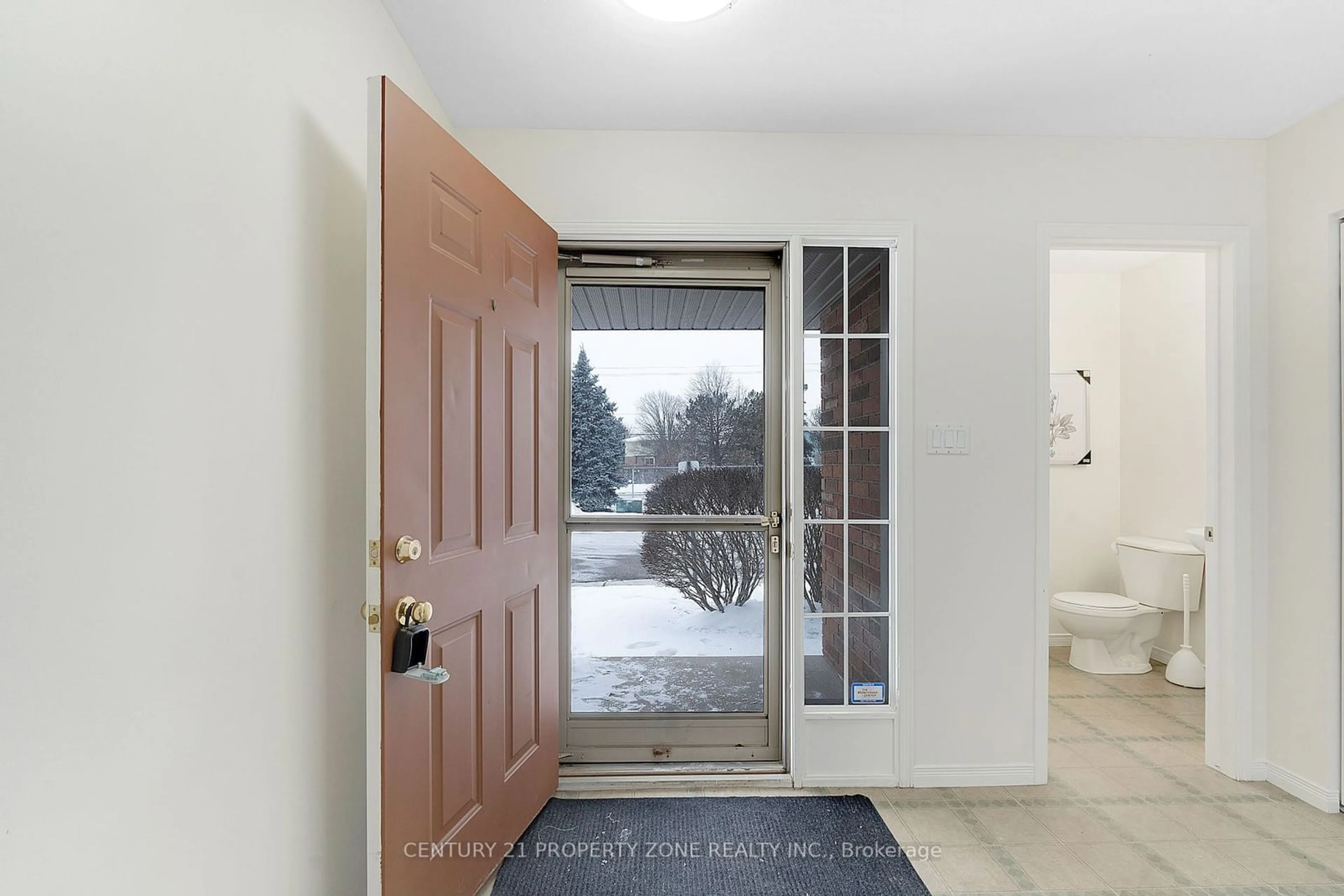 Indoor entryway for 15 Gregg Crt #15, Kitchener Ontario N2A 4H7