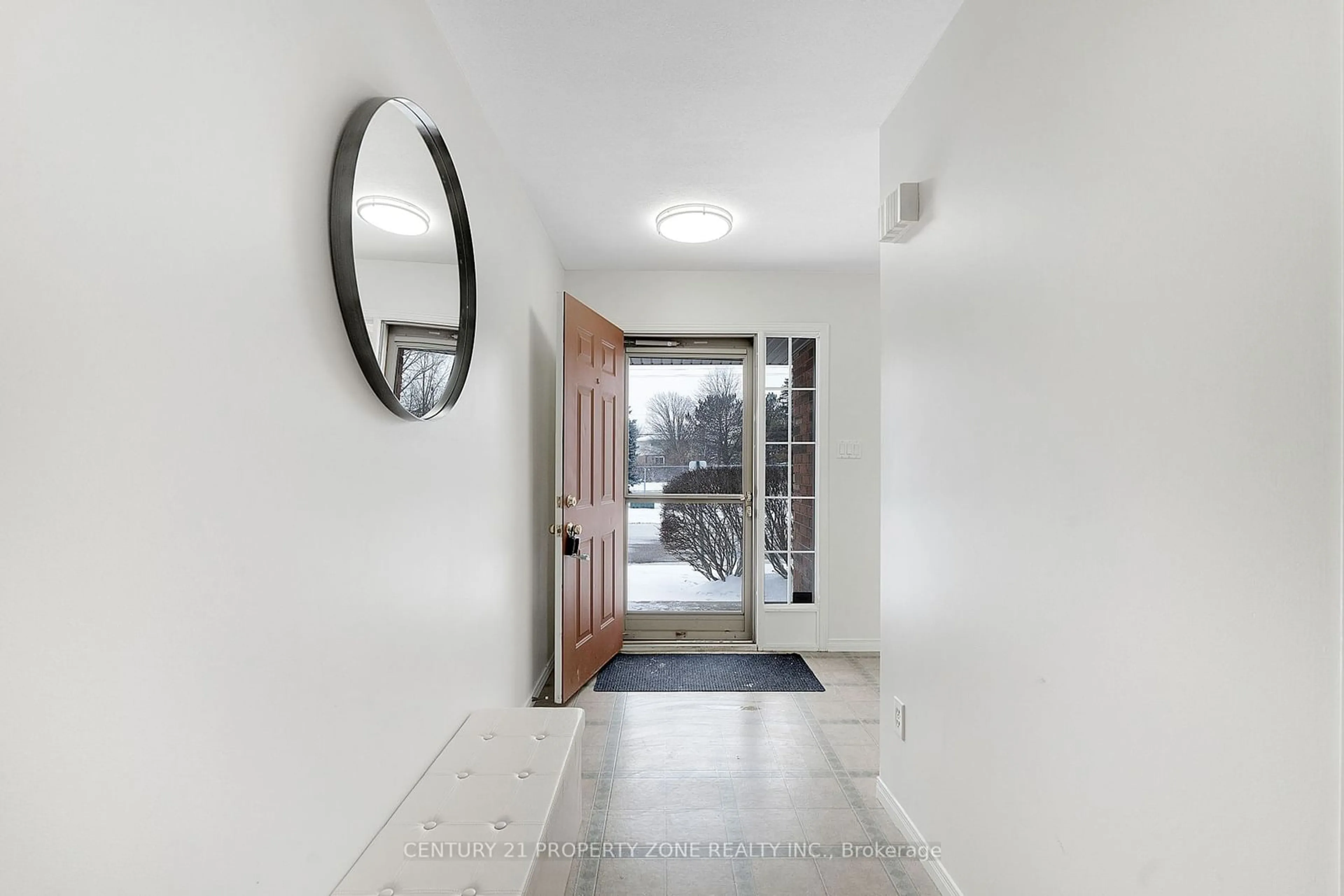 Indoor foyer for 15 Gregg Crt #15, Kitchener Ontario N2A 4H7